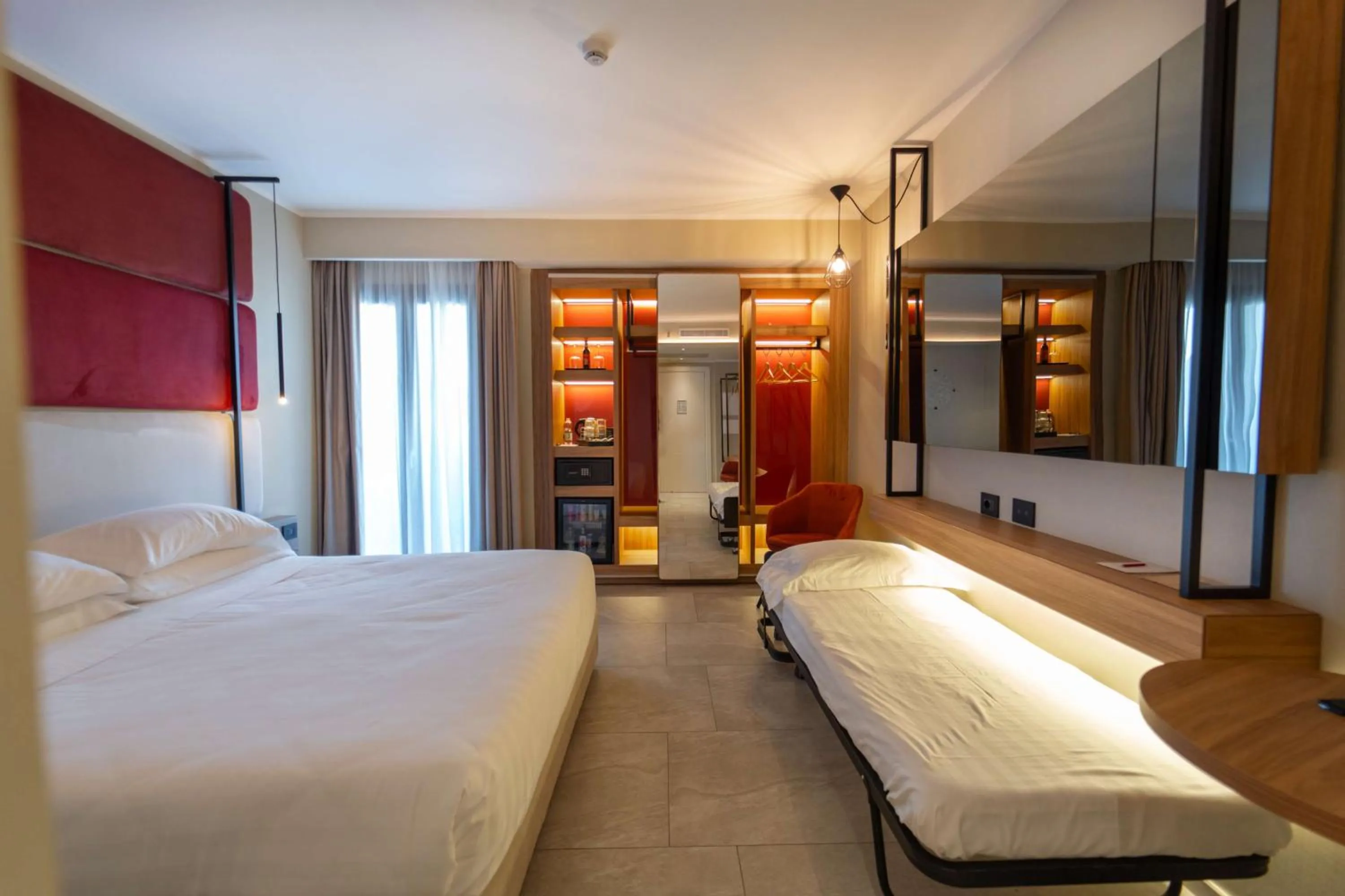 Superior Queen Room with Single Bed in Best Western Plus Sabaudia Hotel