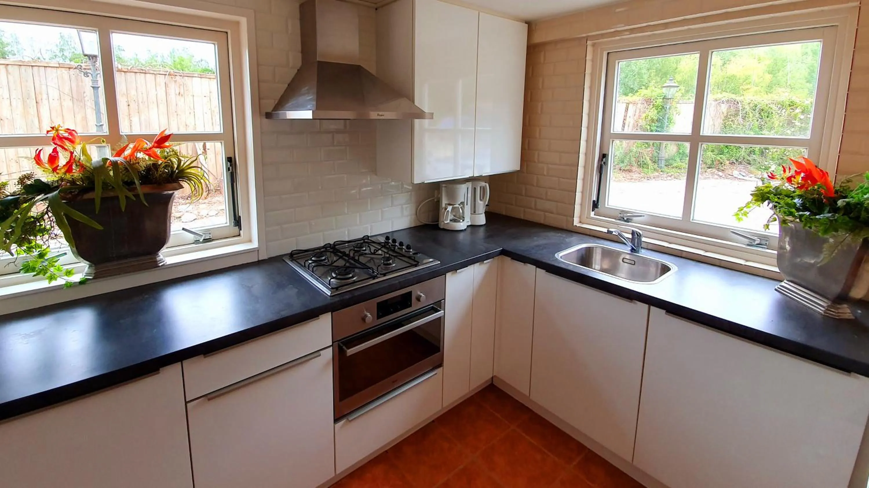 Coffee/tea facilities in Bed & Breakfast Trouwborst