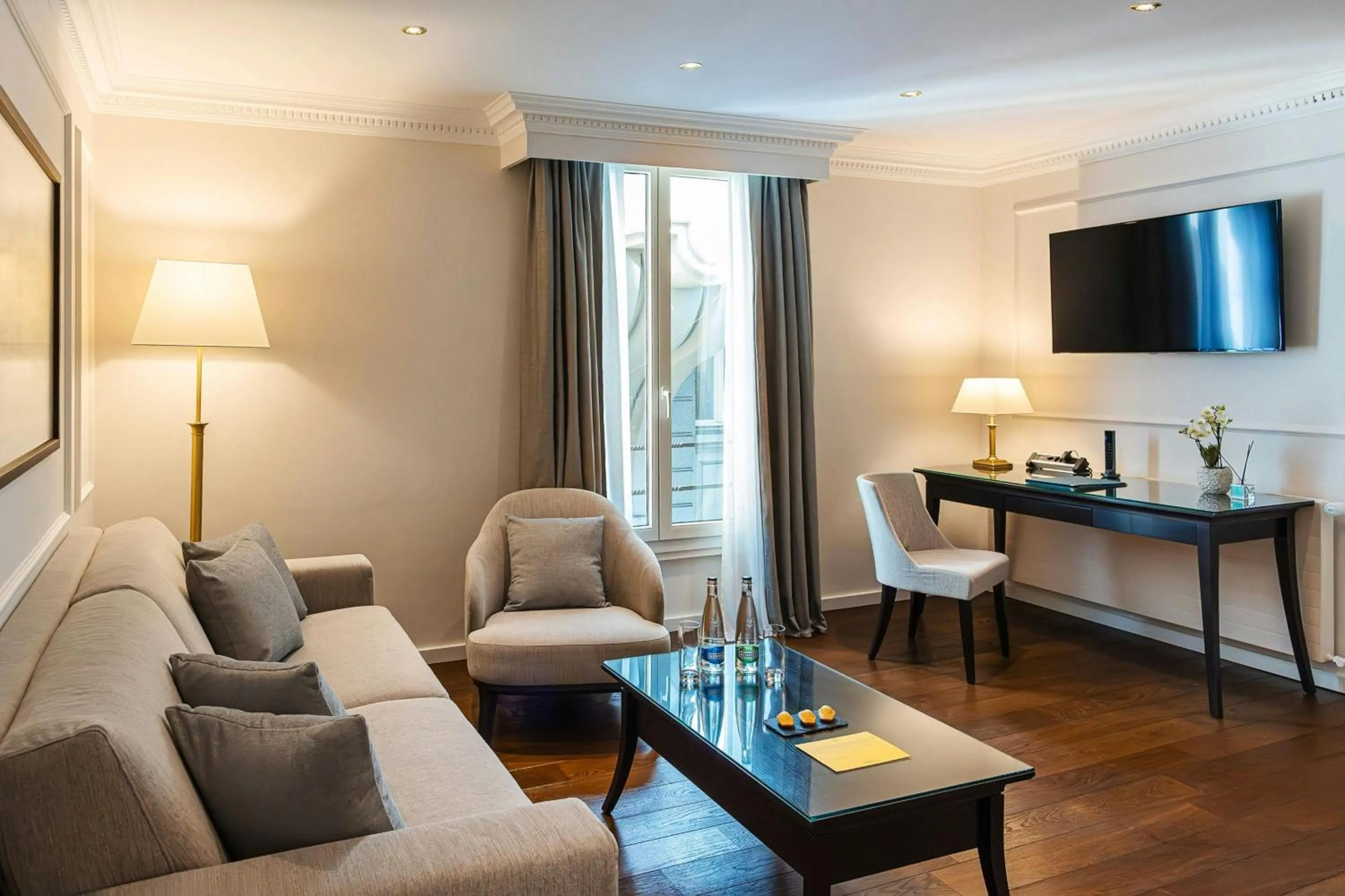 Living room in Grand Hotel Suisse Majestic, Autograph Collection