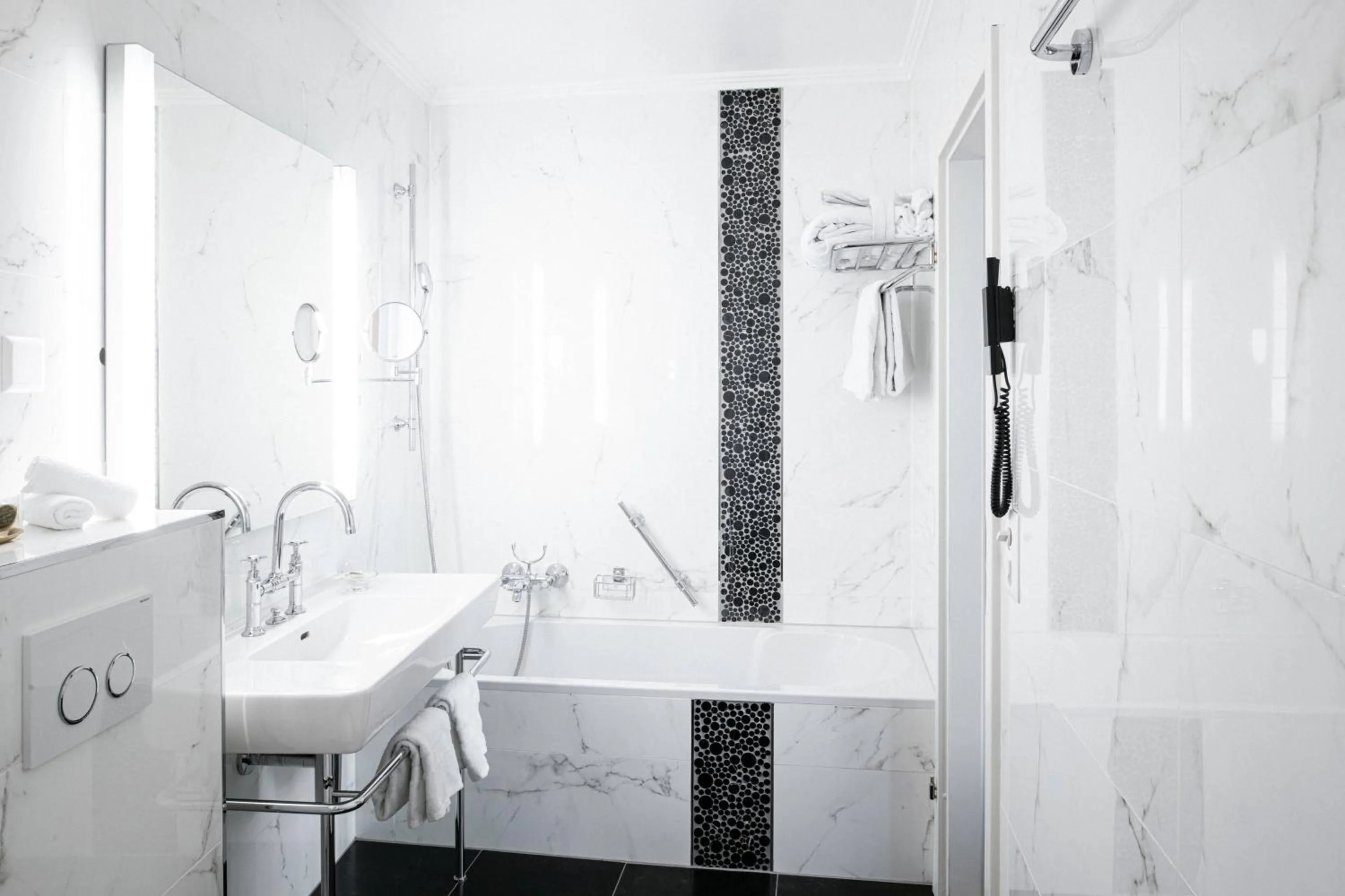 Bathroom in Grand Hotel Suisse Majestic, Autograph Collection