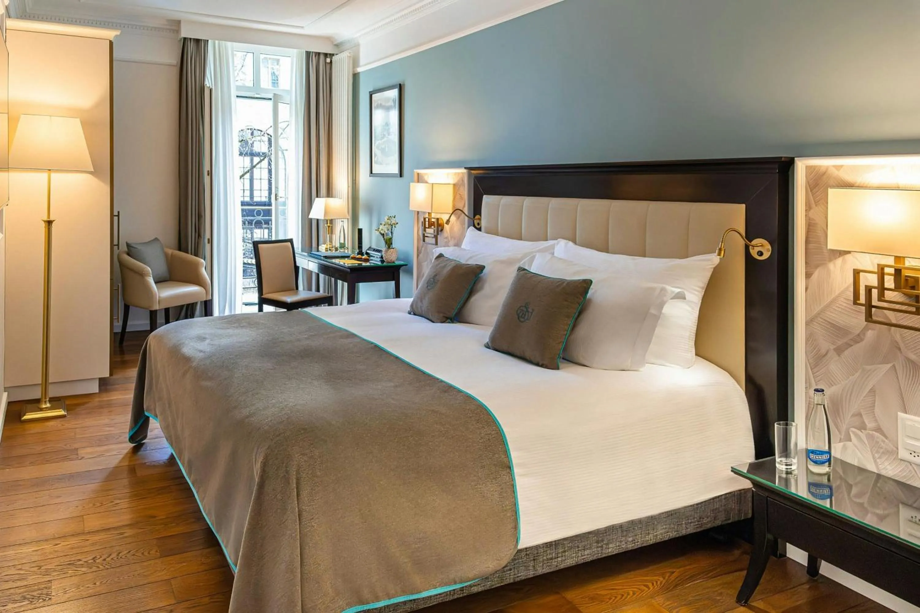 Photo of the whole room, Bed in Grand Hotel Suisse Majestic, Autograph Collection