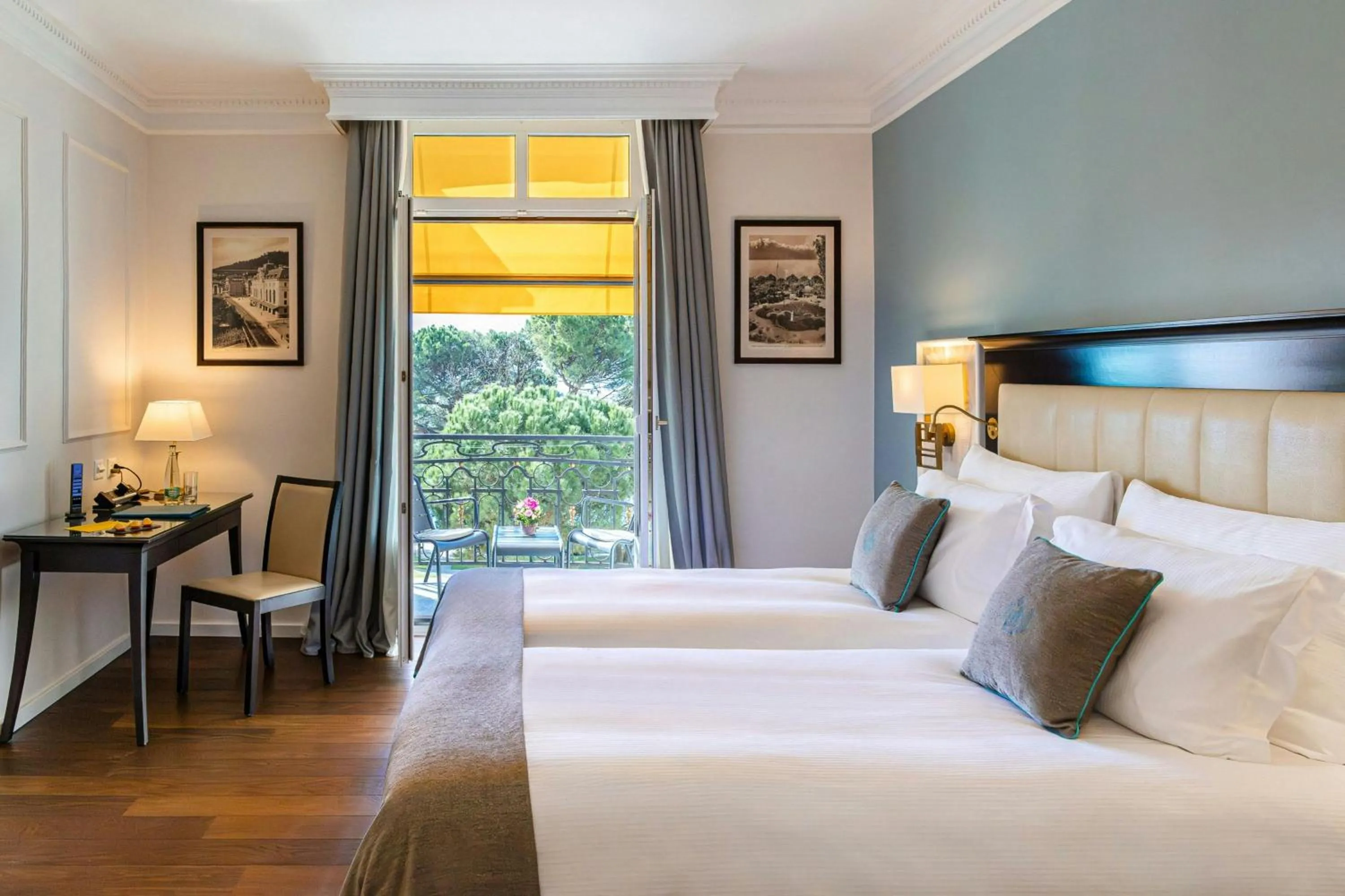 Photo of the whole room, Bed in Grand Hotel Suisse Majestic, Autograph Collection