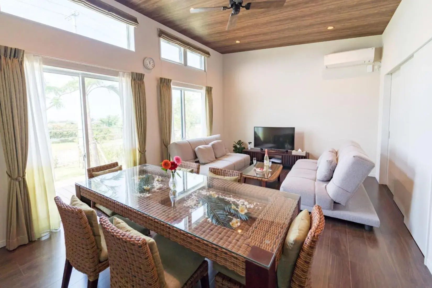 BEVERLY HILLS VILLA Miyakojima Resort BEVERLY HILLS VILLA Miyakojima Resort