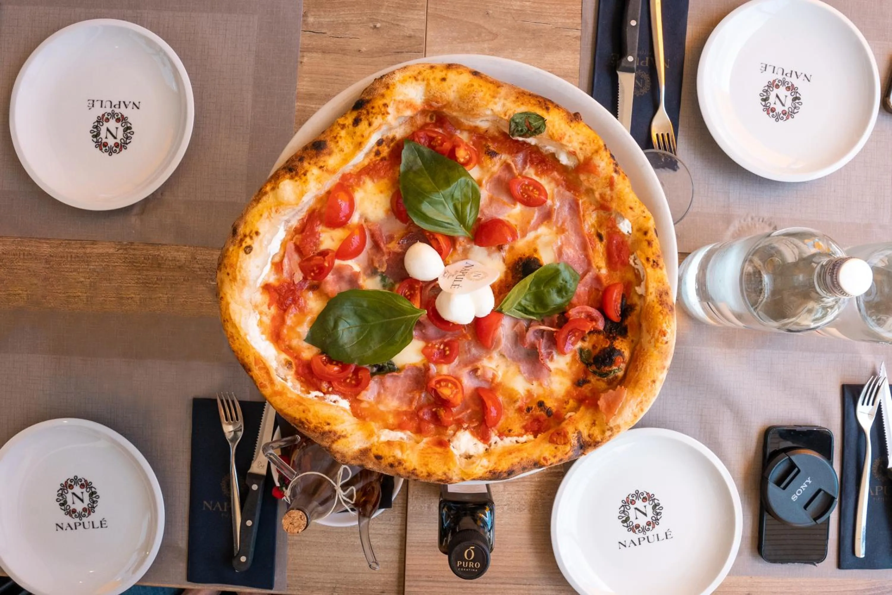 Restaurant/places to eat in Hotel la Palma au Lac