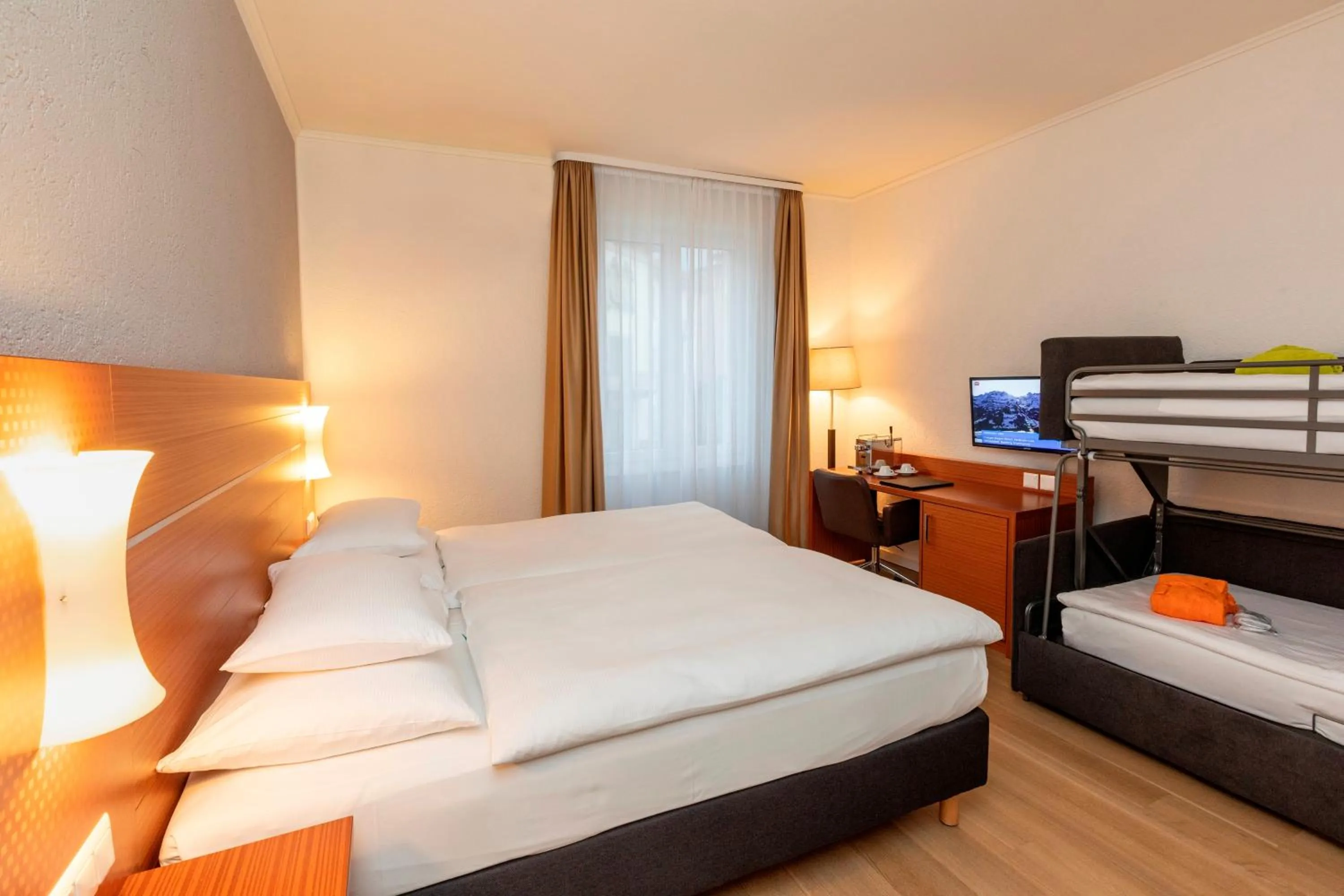 Bedroom, Bed in Hotel la Palma au Lac