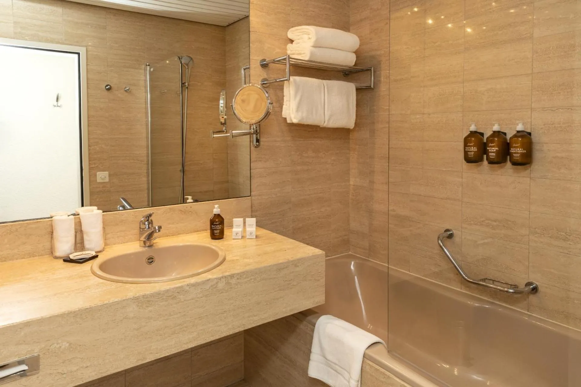 Bathroom in Hotel la Palma au Lac