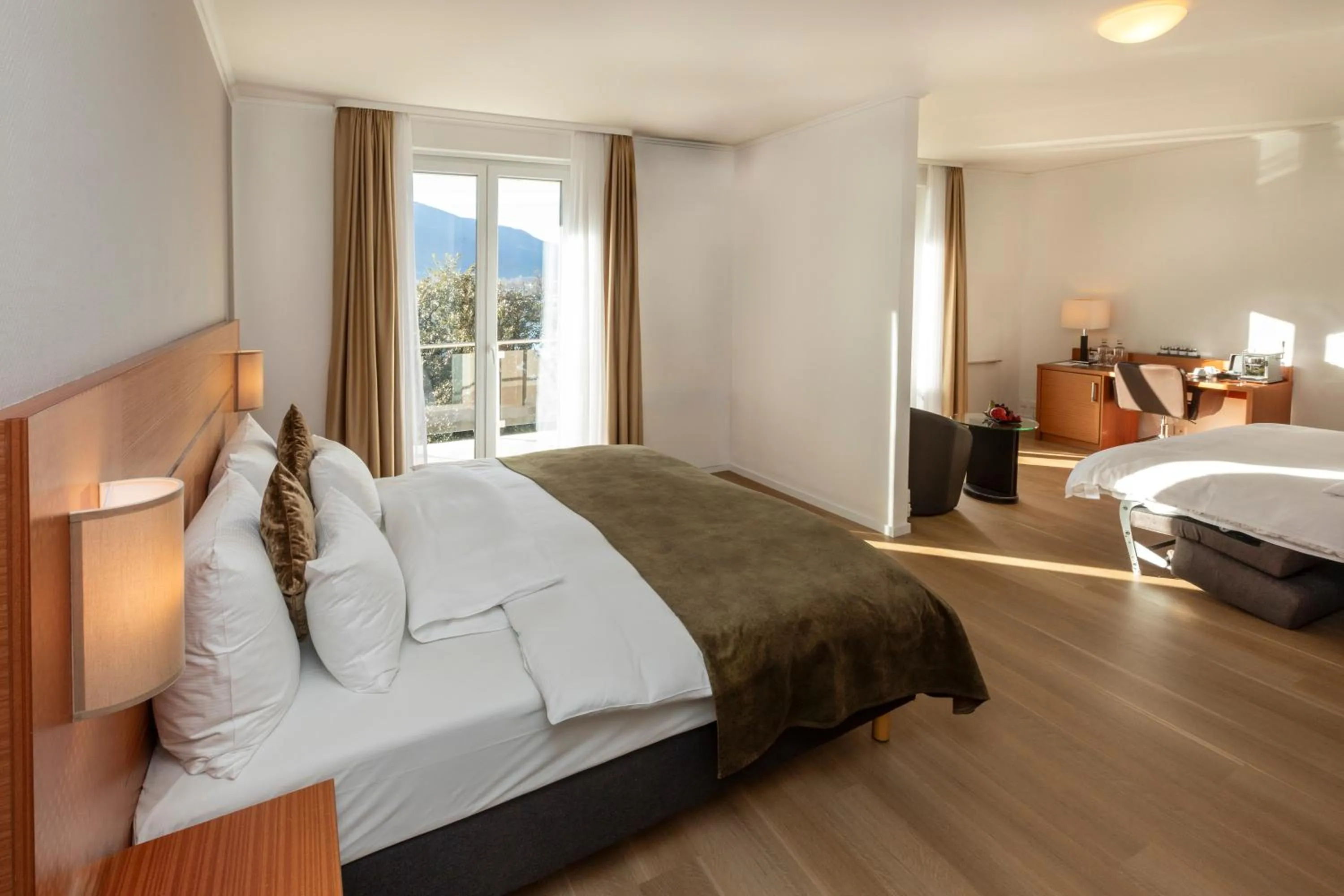 Bedroom, Bed in Hotel la Palma au Lac