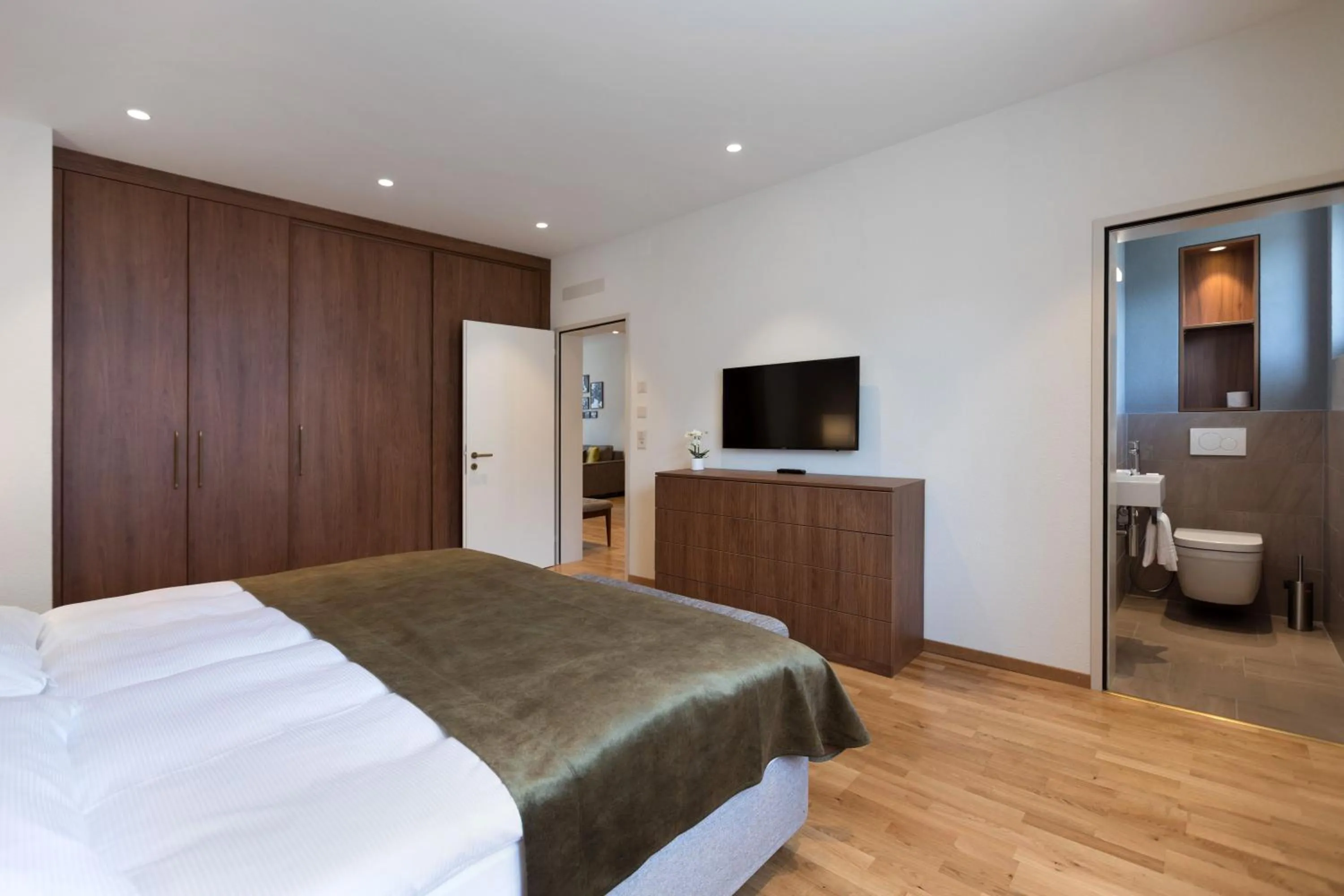 Photo of the whole room, Bed in Hotel la Palma au Lac