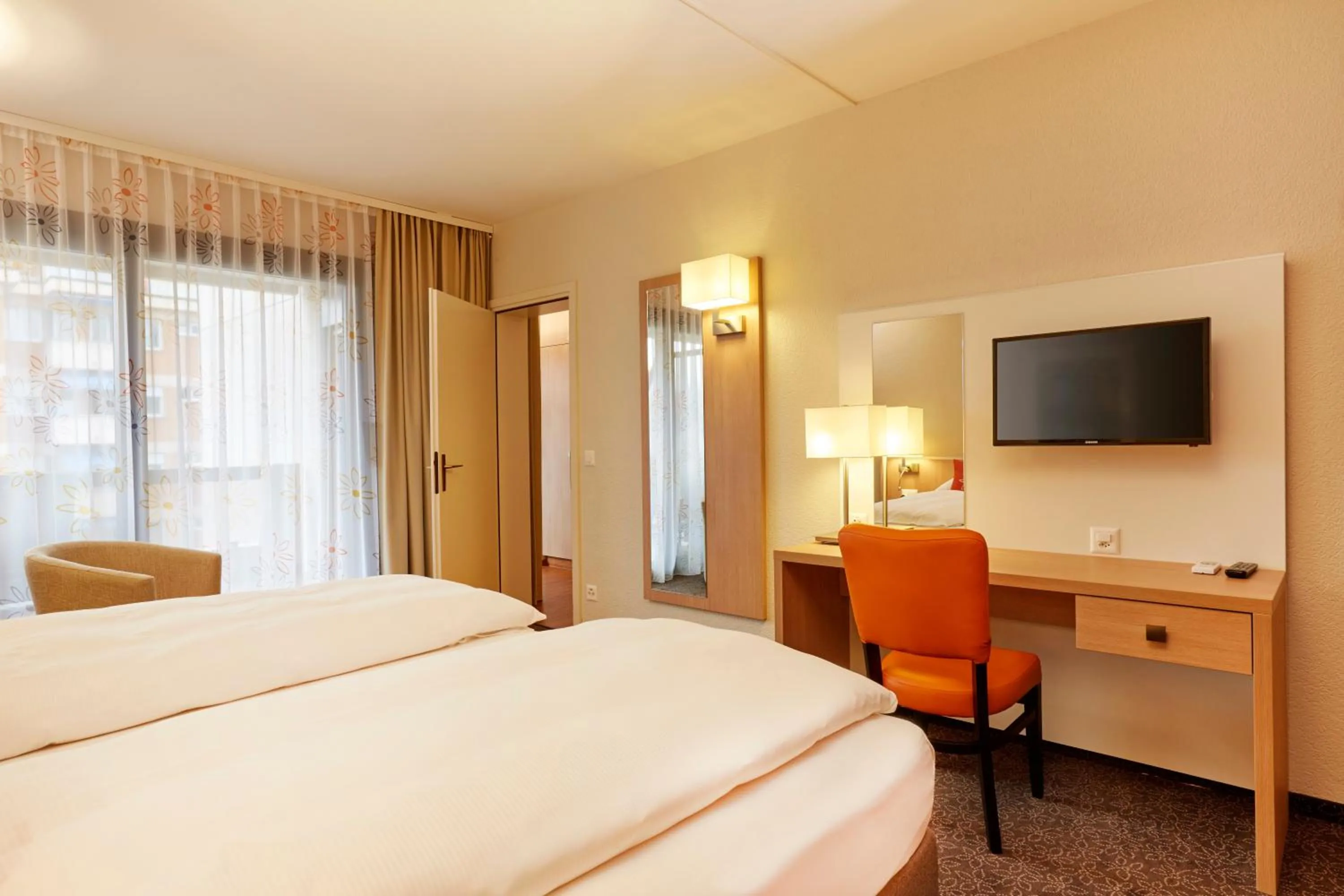 Bedroom, Bed in H4 Hotel Arcadia Locarno