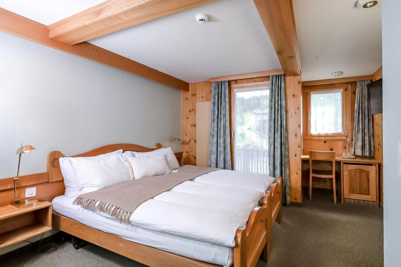 Bed in Hotel Alpfrieden