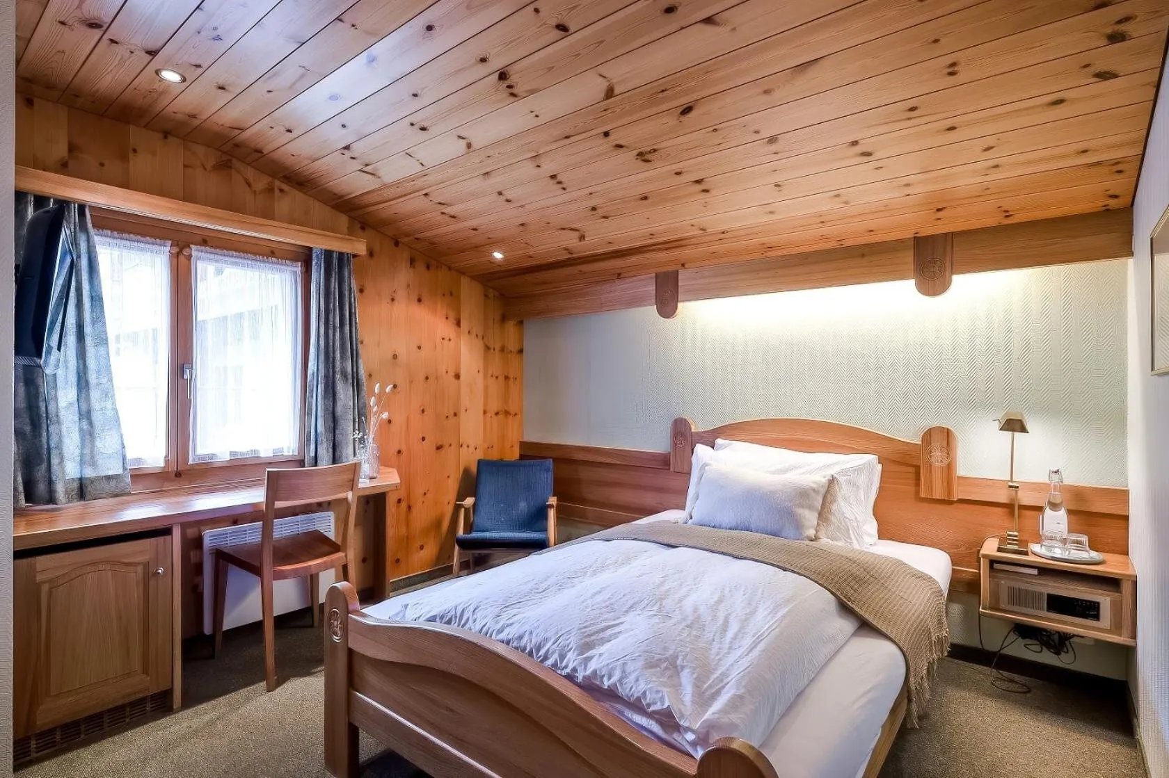 Bed in Hotel Alpfrieden