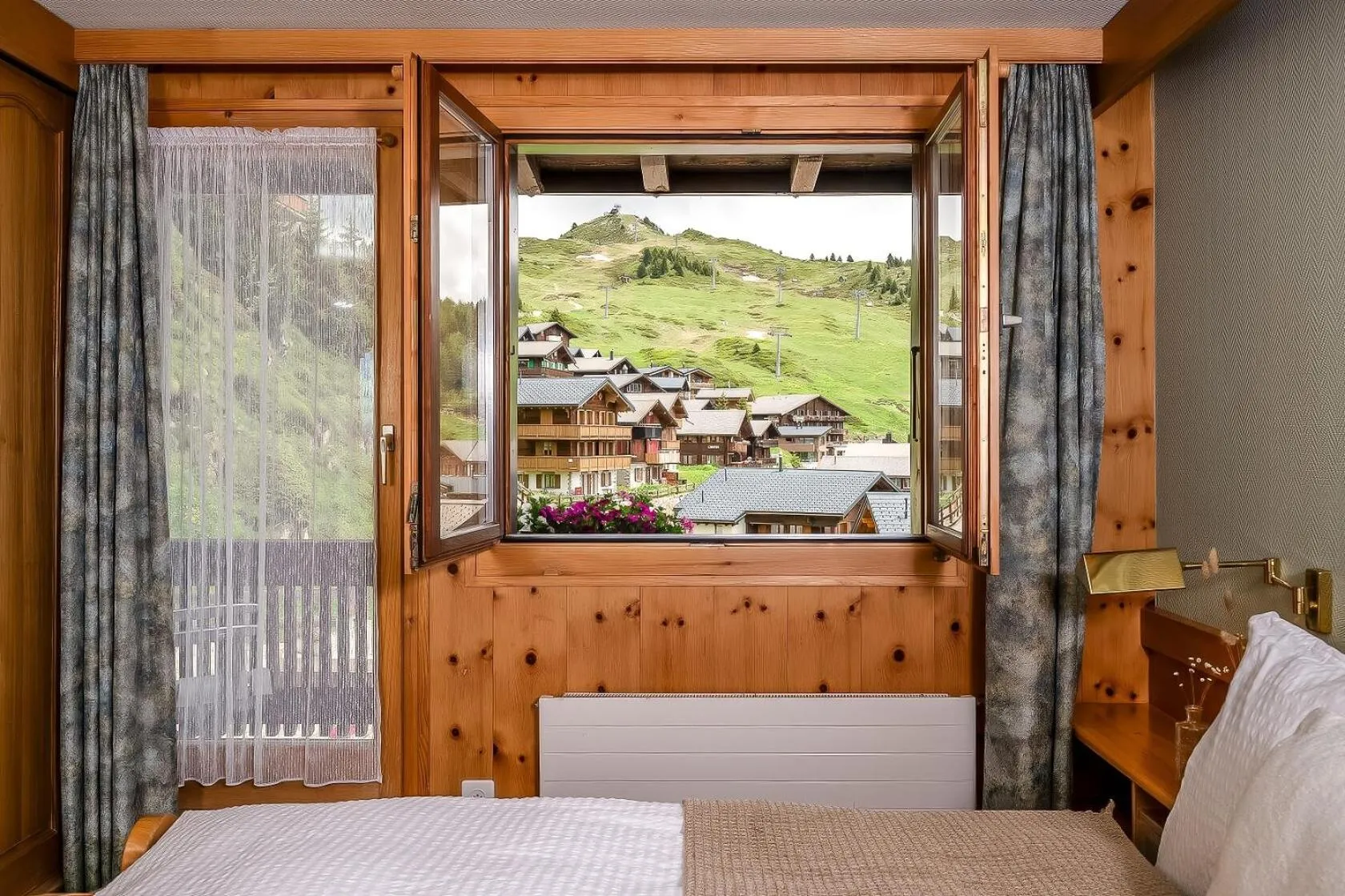 Bed in Hotel Alpfrieden