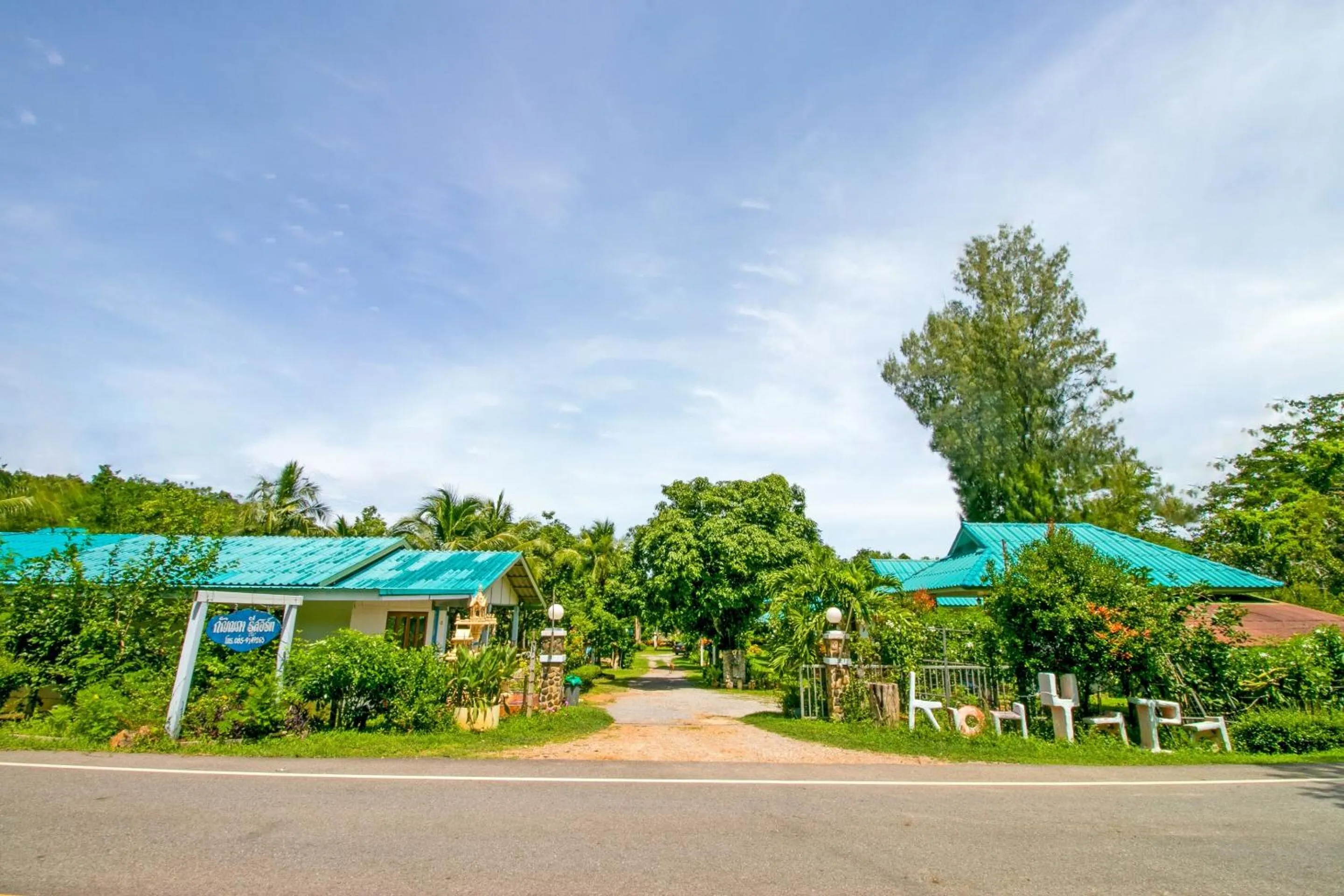 Facade/entrance in OYO 1080 Kanyapa Resort Kaeng Krachan