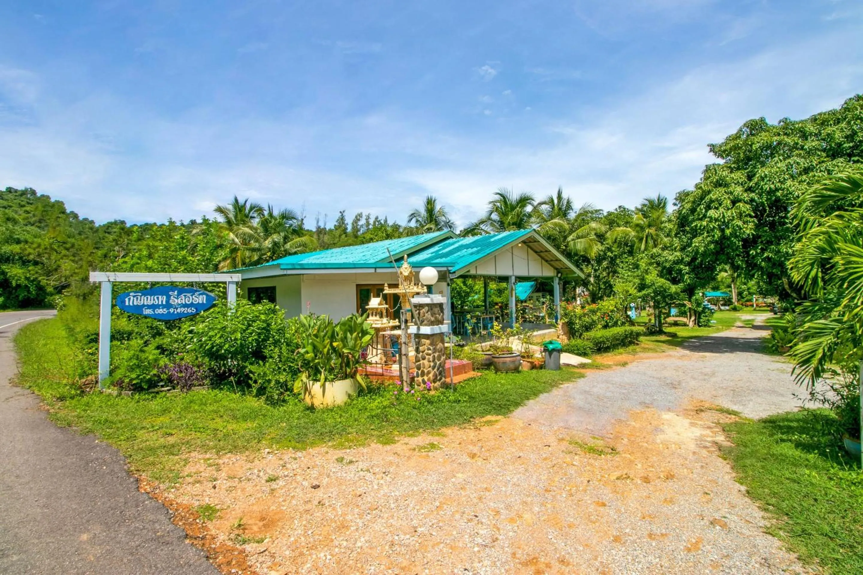 Facade/entrance in OYO 1080 Kanyapa Resort Kaeng Krachan