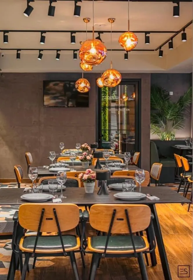 Restaurant/places to eat in Grand Central Hotel