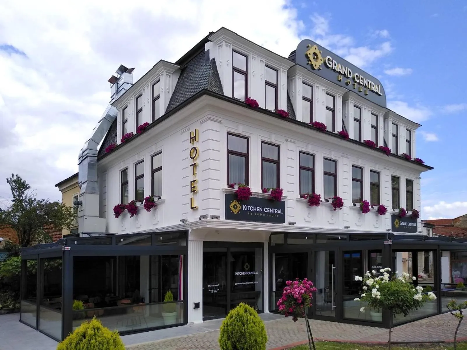Property building in Grand Central Hotel