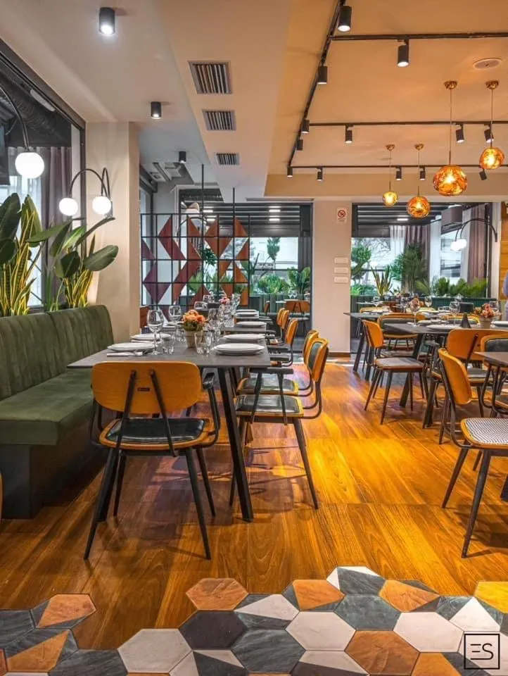 Restaurant/places to eat in Grand Central Hotel