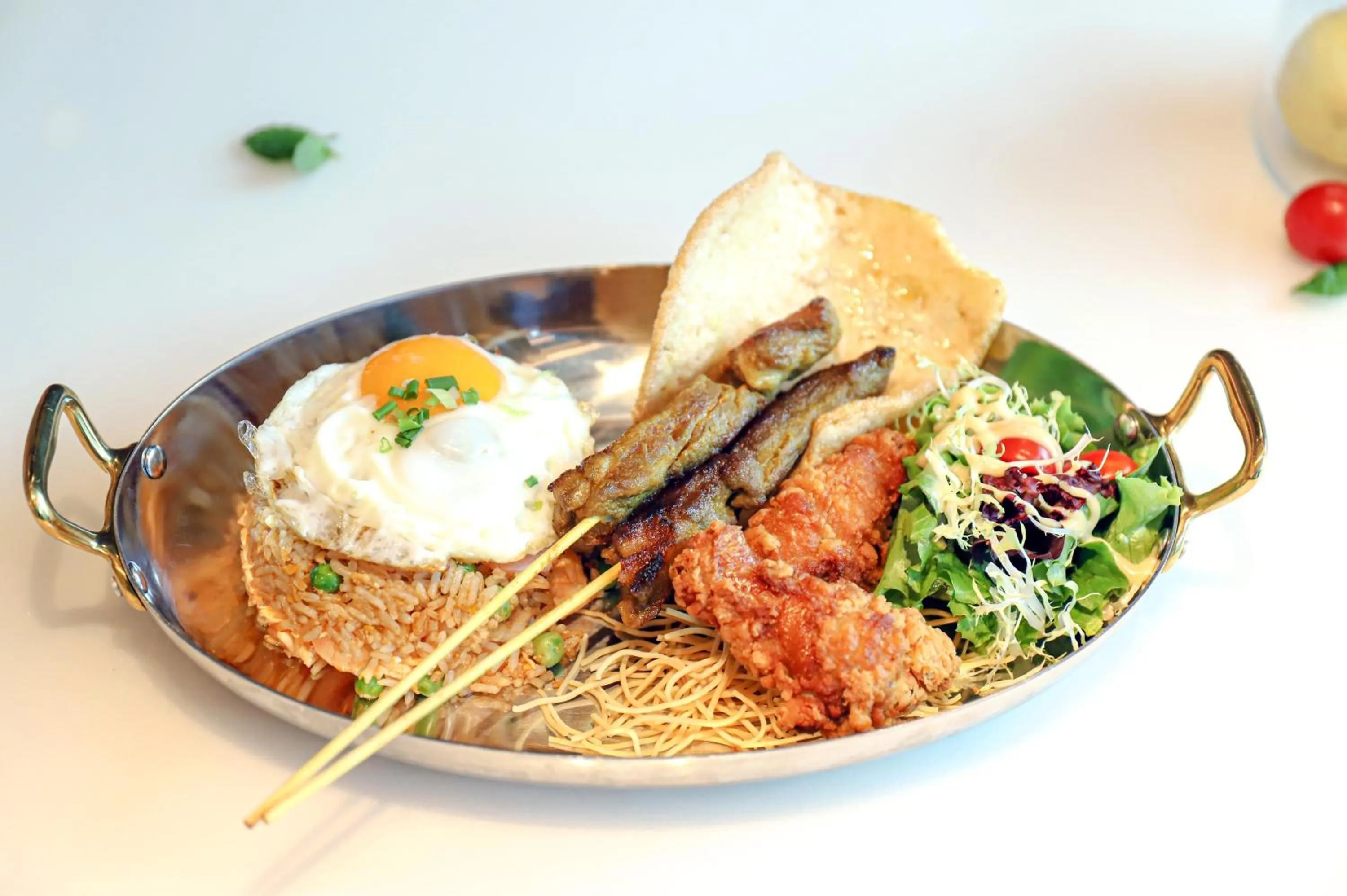 Restaurant/places to eat in Crowne Plaza Shanghai Hongqiao by IHG