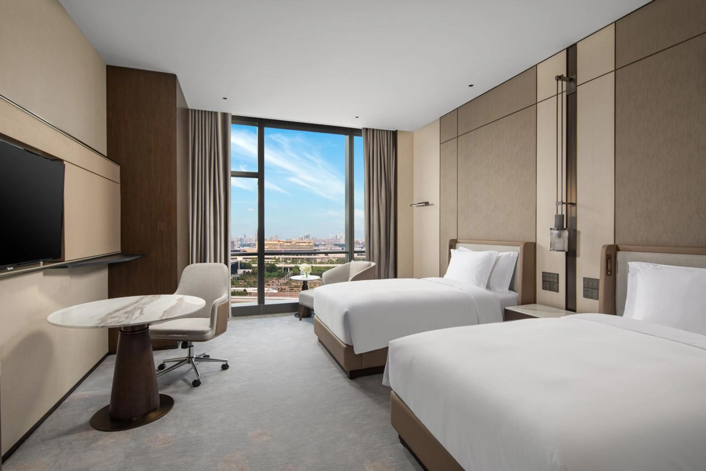 Photo of the whole room, Bed in Crowne Plaza Shanghai Hongqiao by IHG