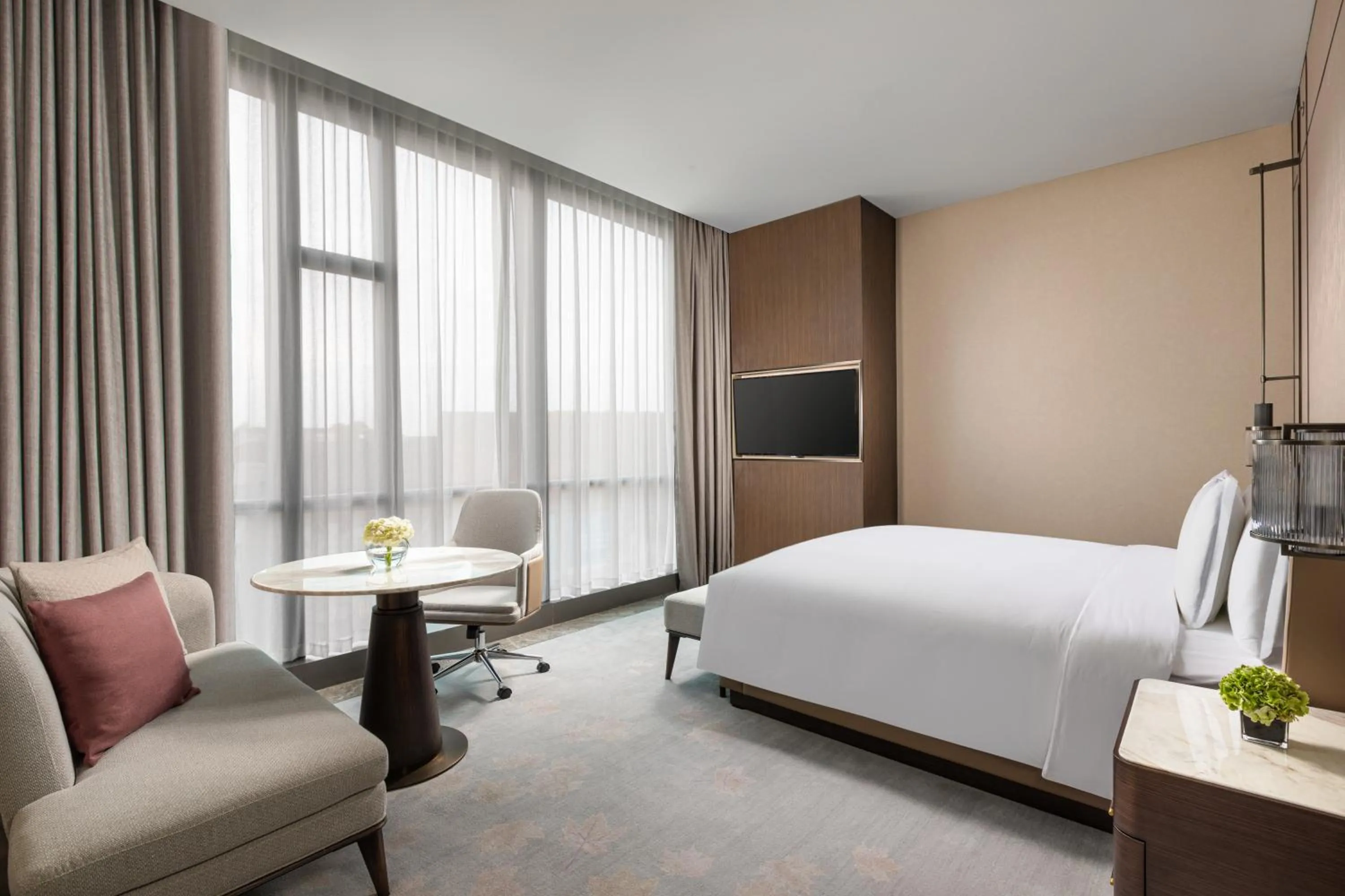 Bedroom, Bed in Crowne Plaza Shanghai Hongqiao by IHG