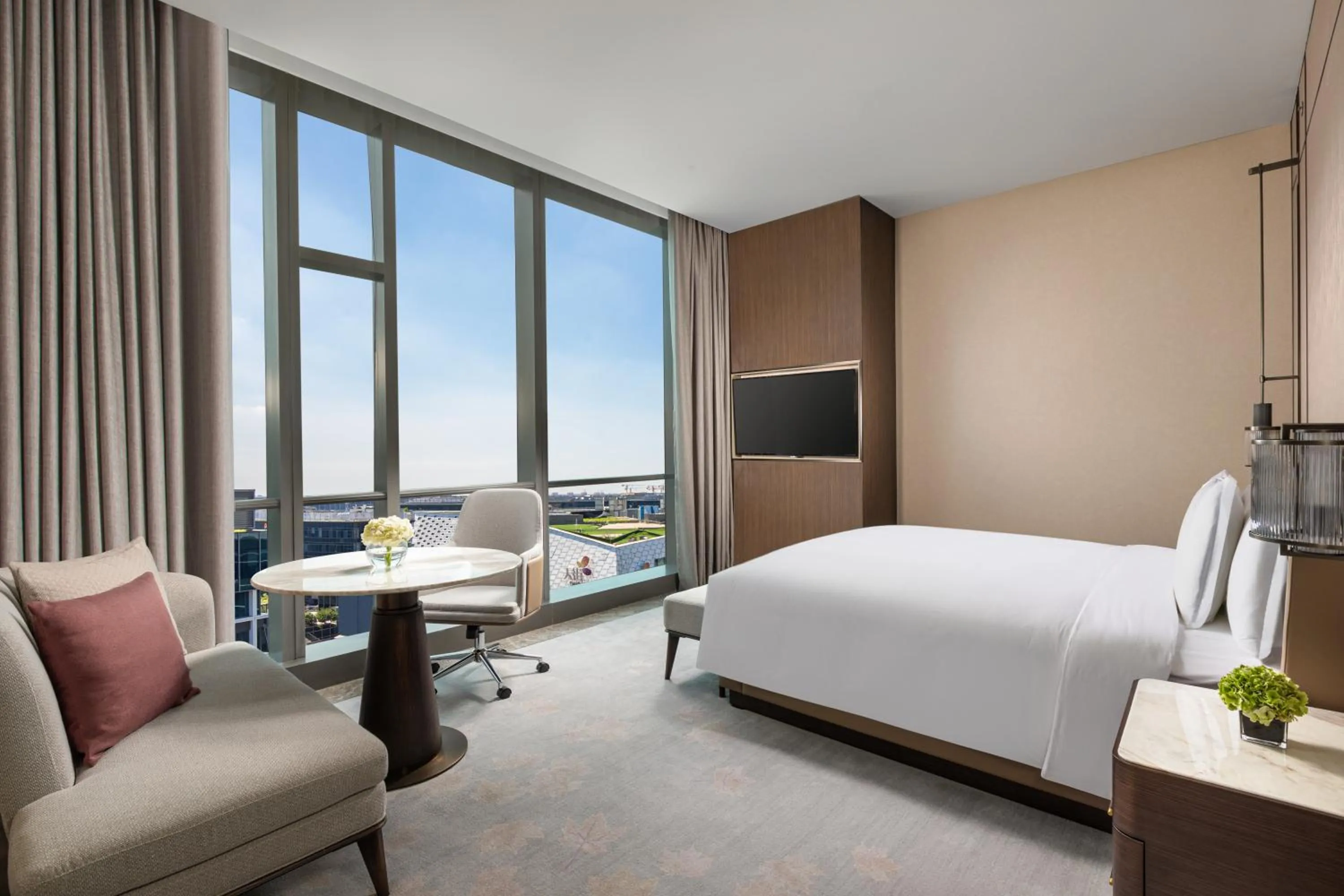 Bedroom, Bed in Crowne Plaza Shanghai Hongqiao by IHG