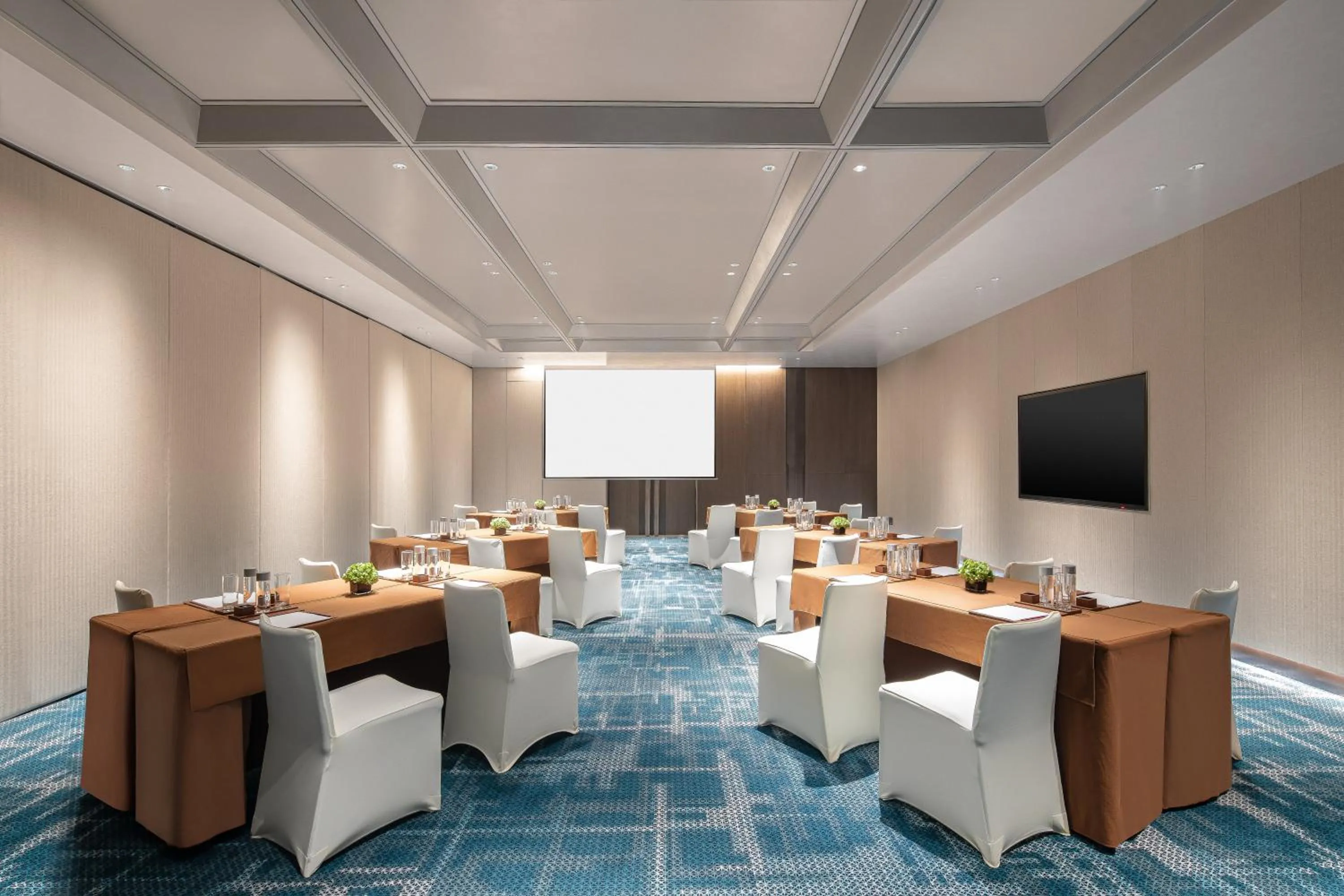Meeting/conference room in Crowne Plaza Shanghai Hongqiao by IHG