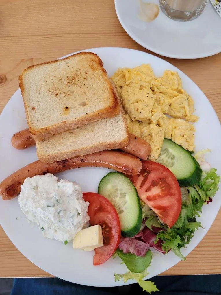 Restaurant/places to eat in Apartamenty Warszawskie delux Siedmiogrodzka