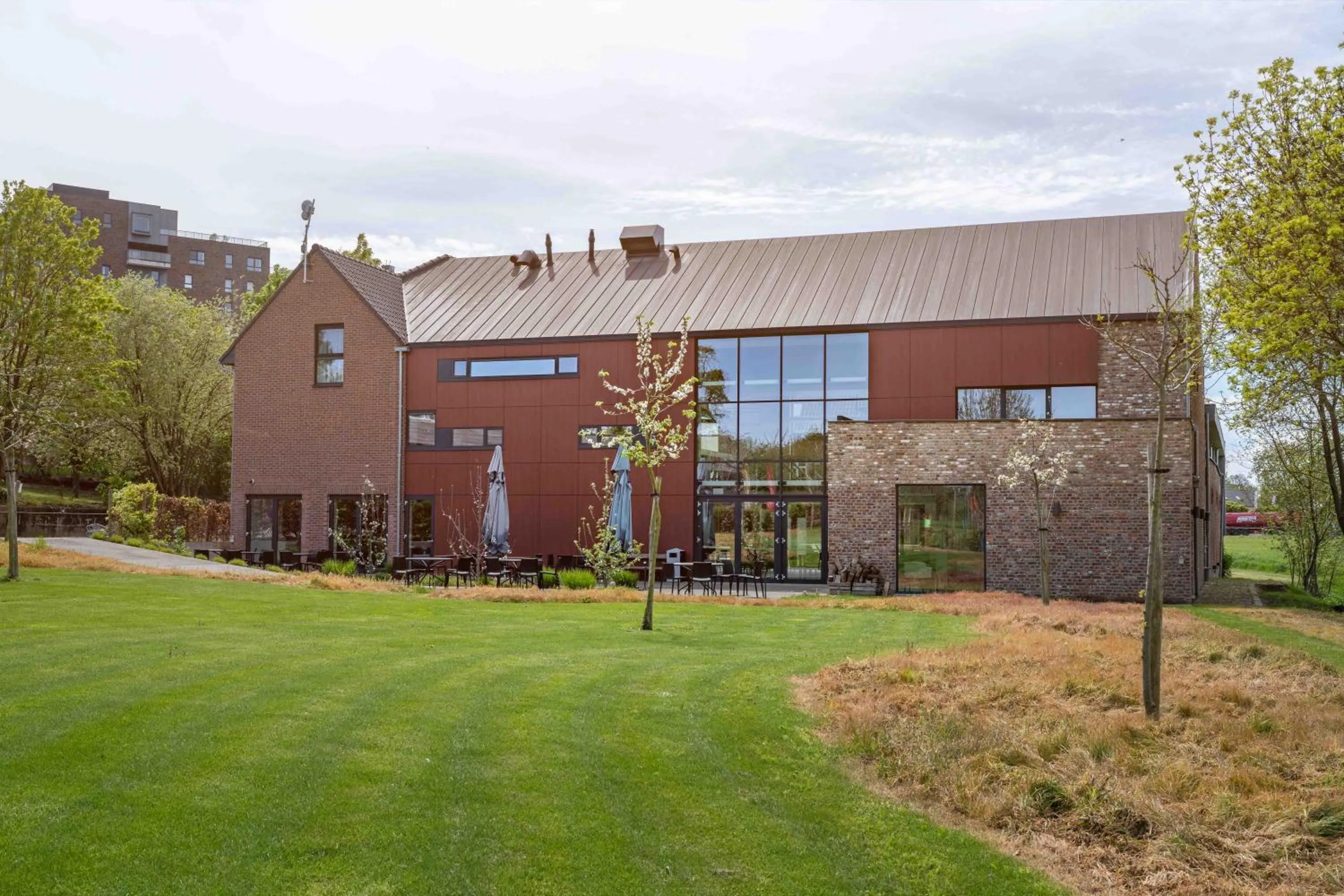 Property building in Hof van Stayen