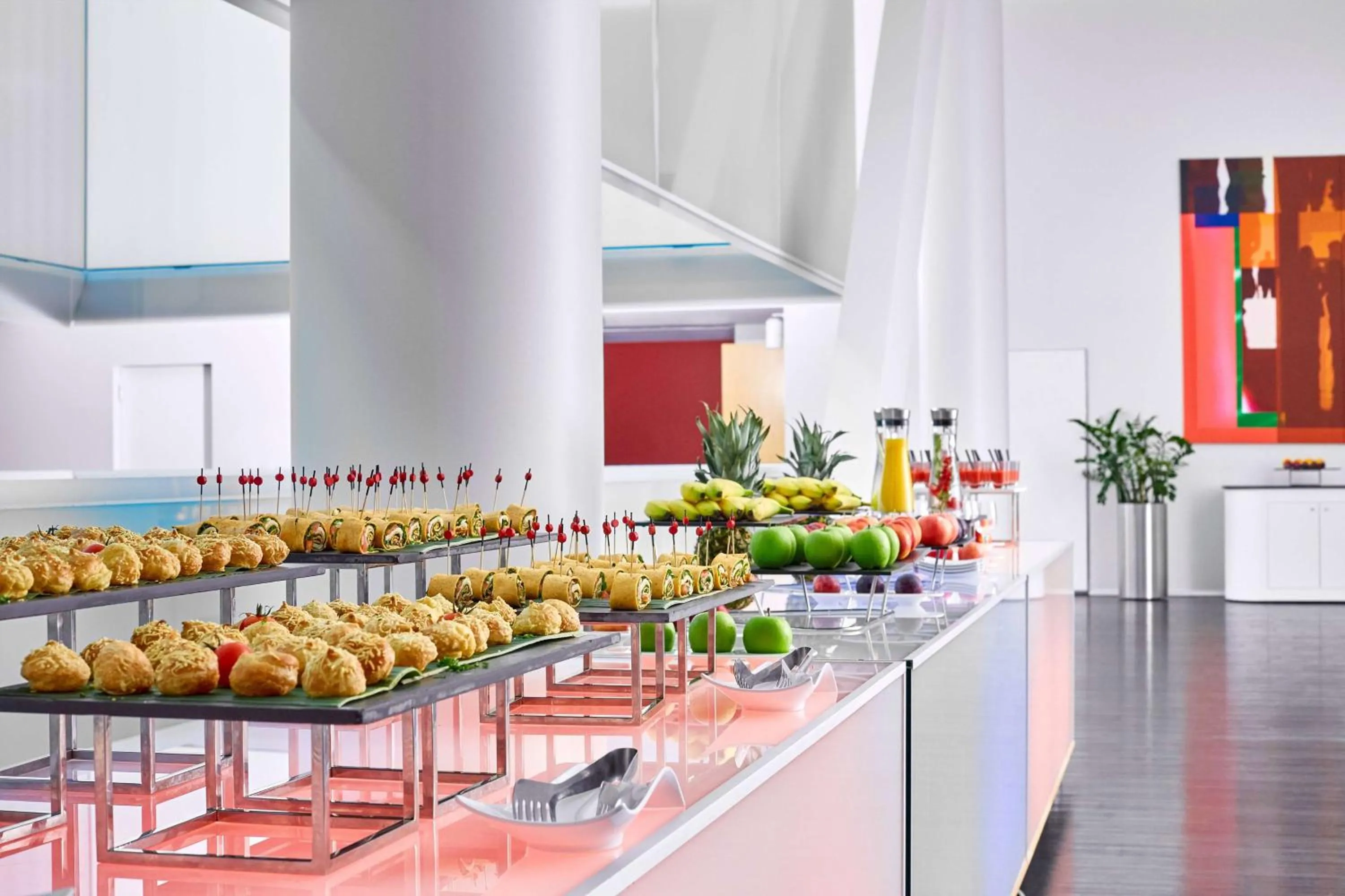 Restaurant/places to eat in HYPERION Hotel Basel