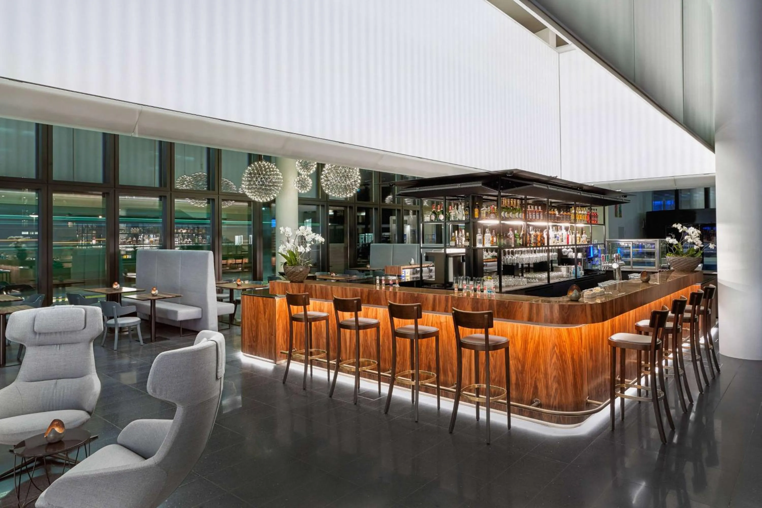 Restaurant/places to eat in HYPERION Hotel Basel