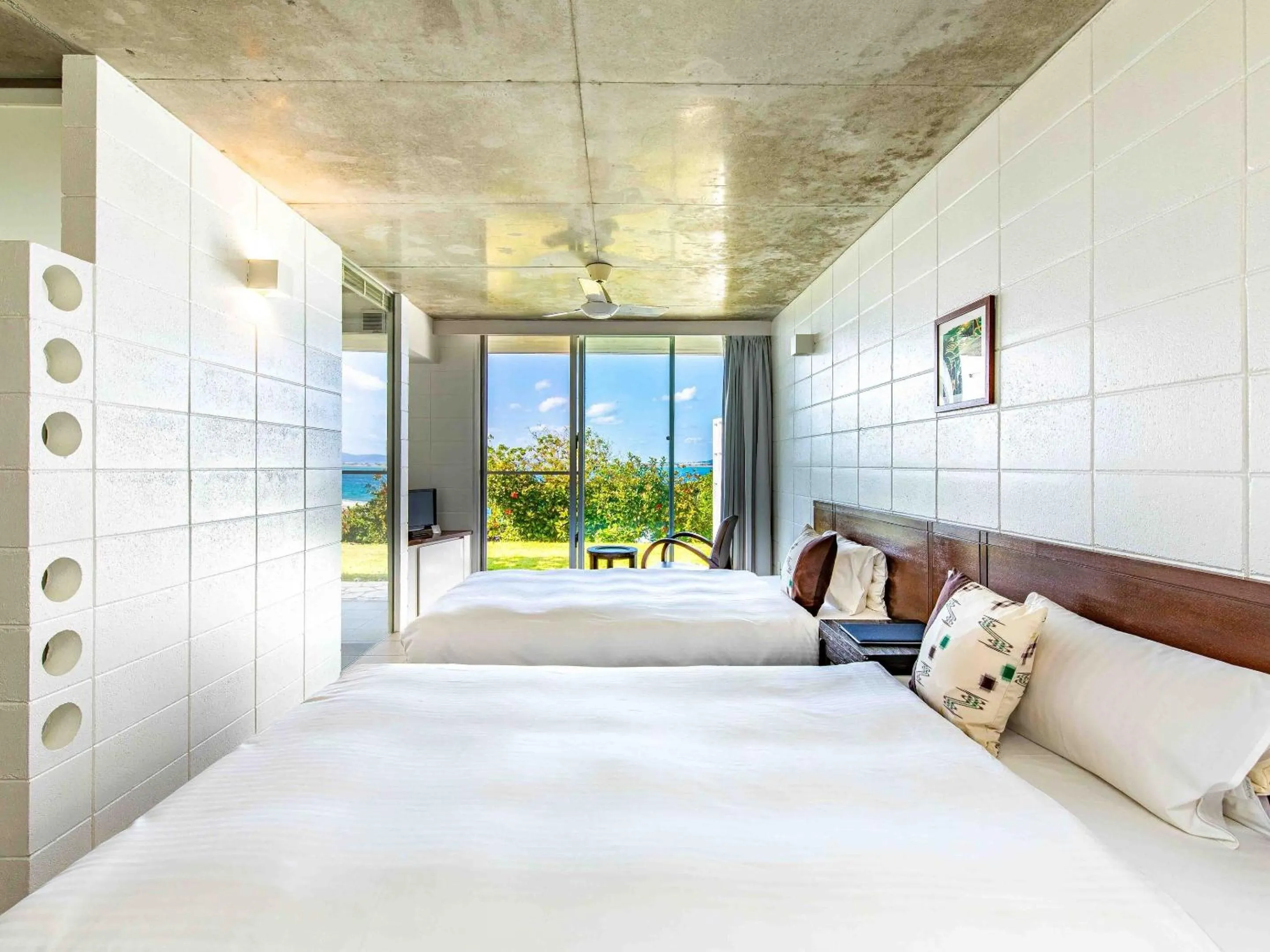 View (from property/room), Bed in 413 Hamahiga Hotel＆Cafe