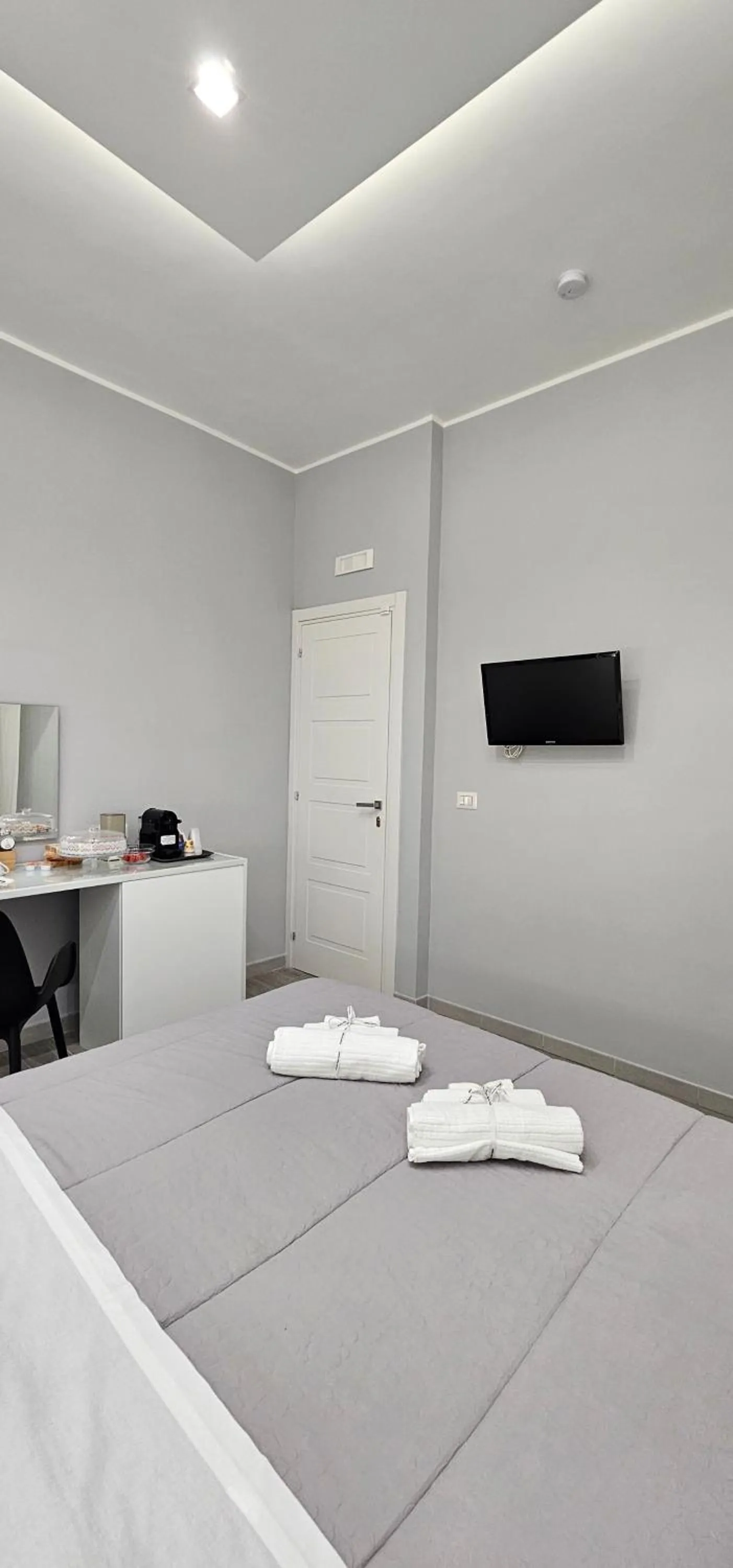 Bed in Duomo View Naples