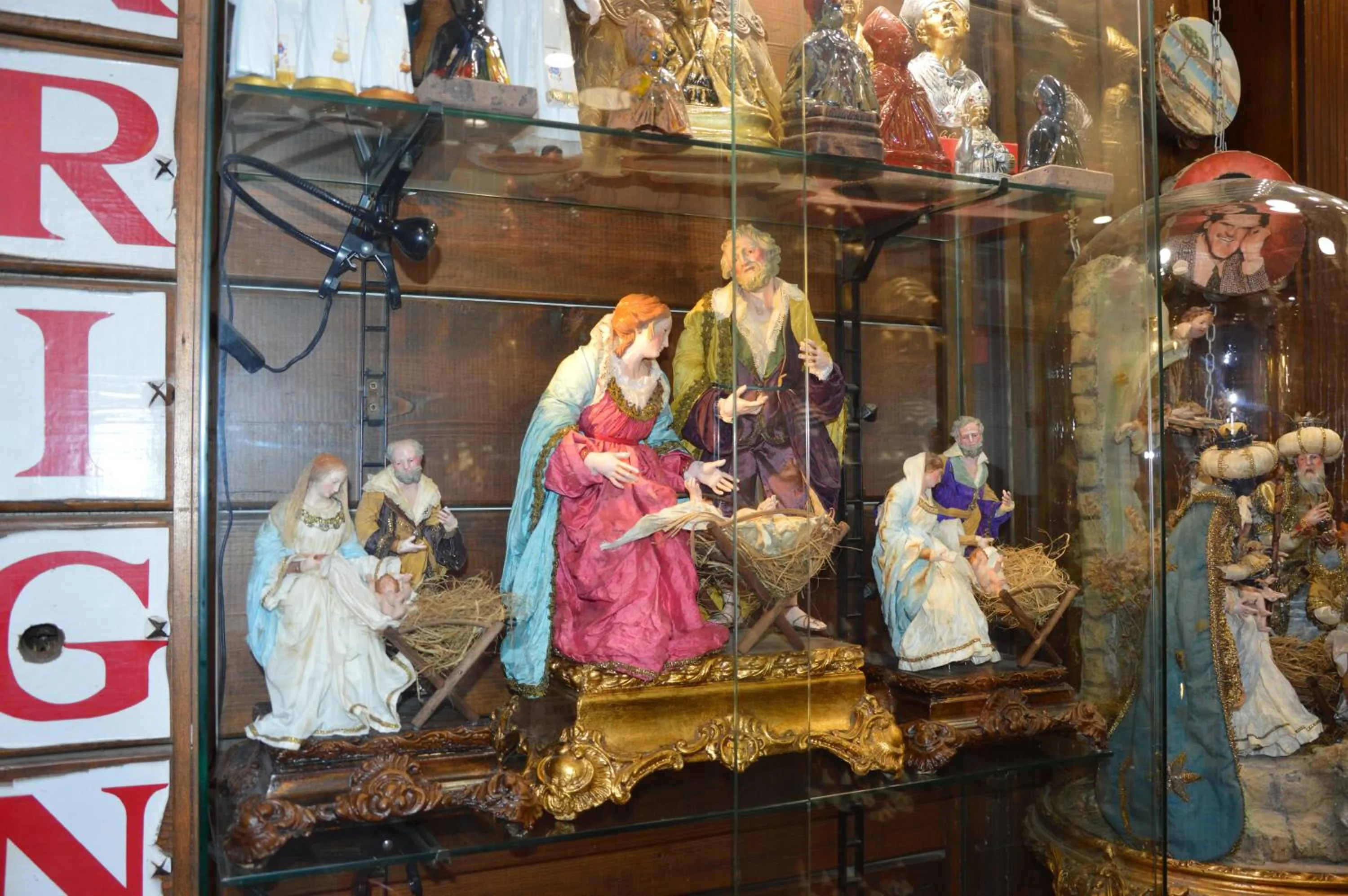 Property building in Duomo View Naples