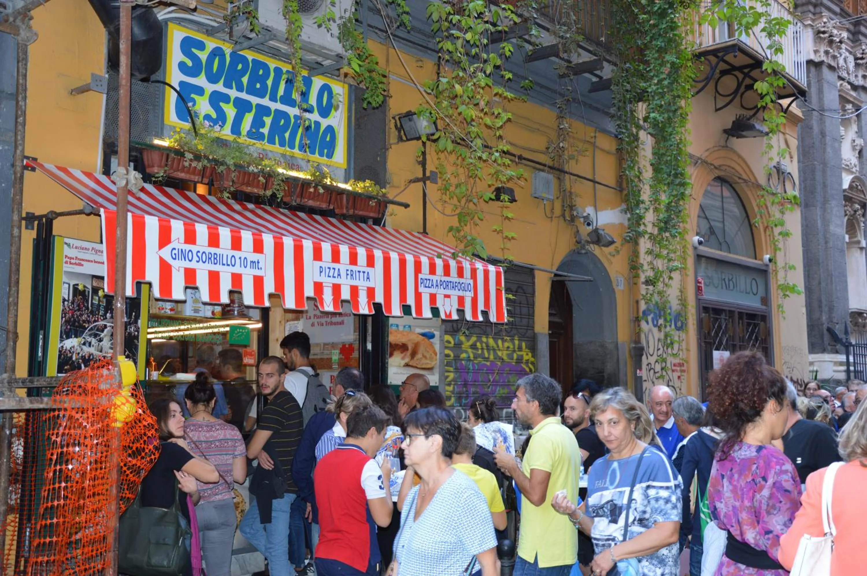 Property building in Duomo View Naples