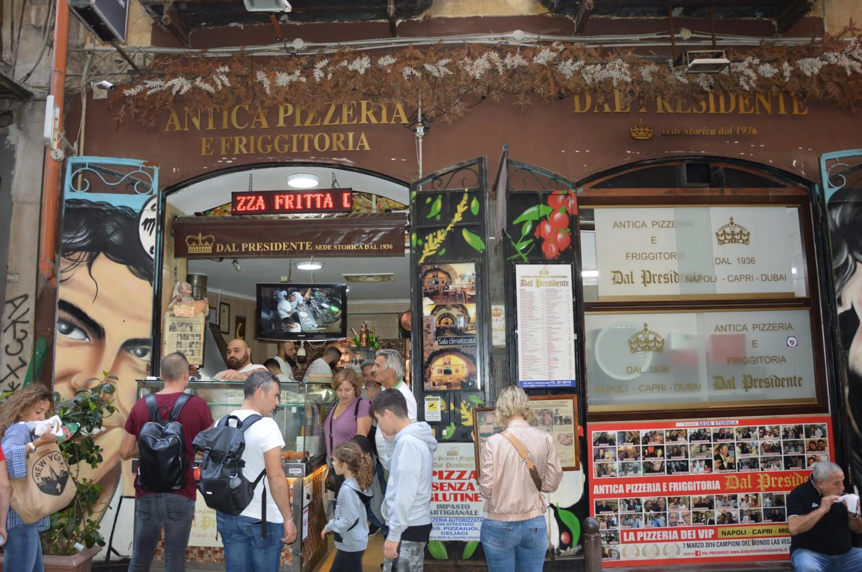 Property building in Duomo View Naples