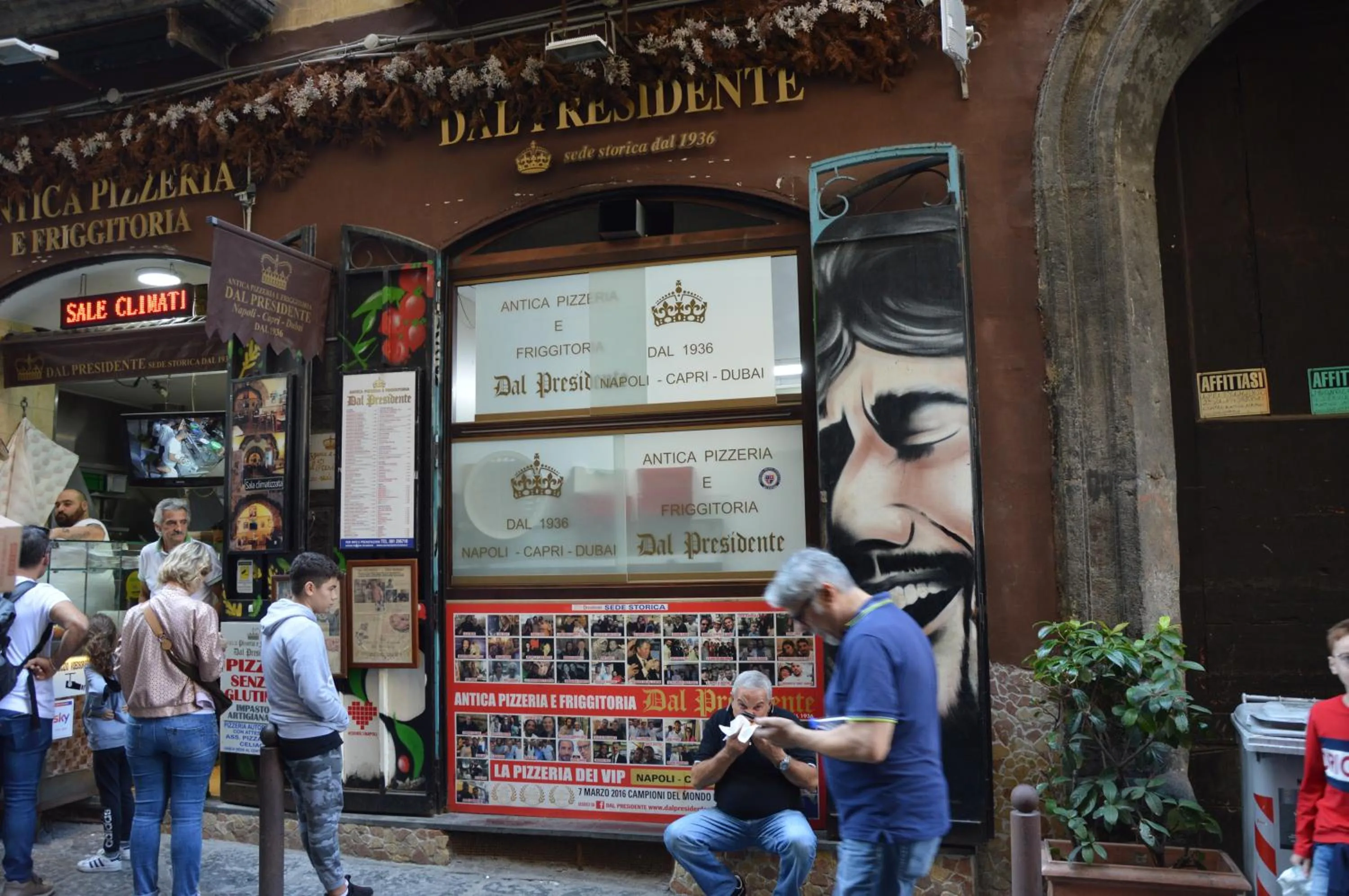 Property building in Duomo View Naples