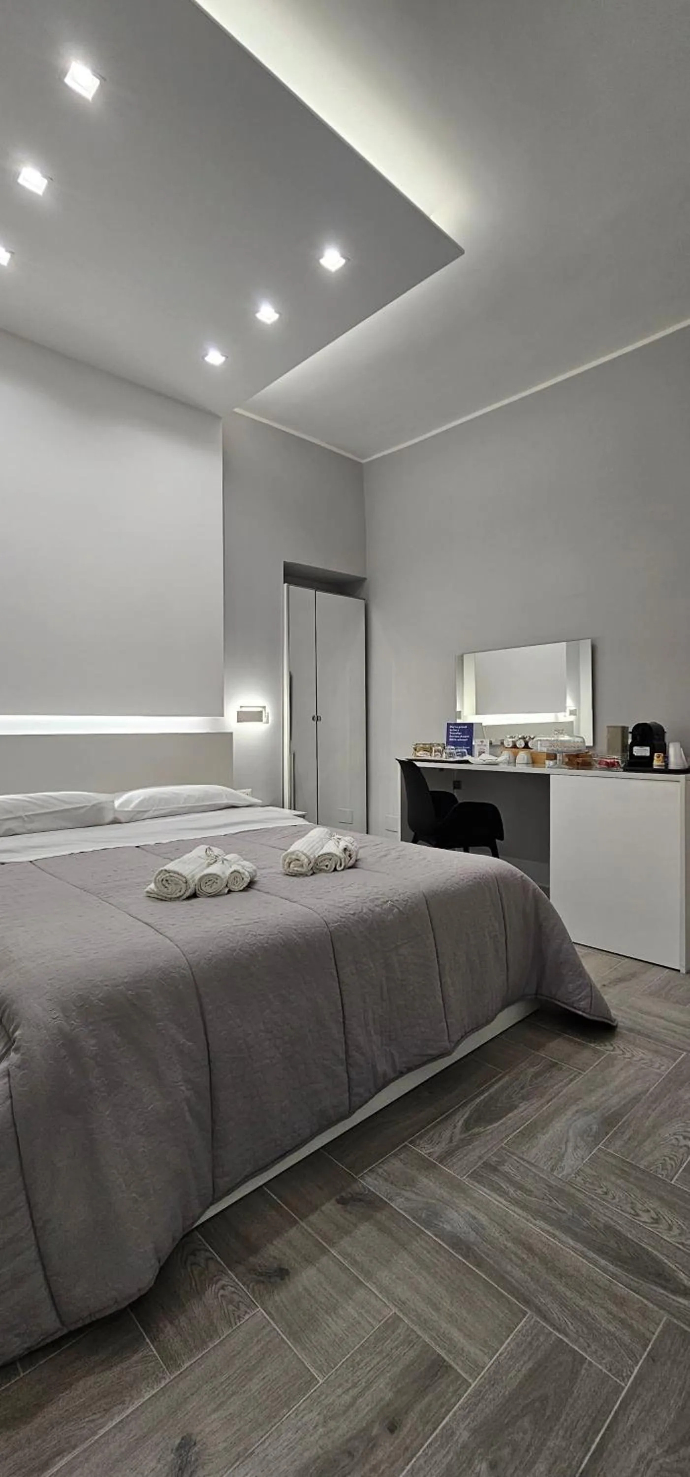 Bed in Duomo View Naples