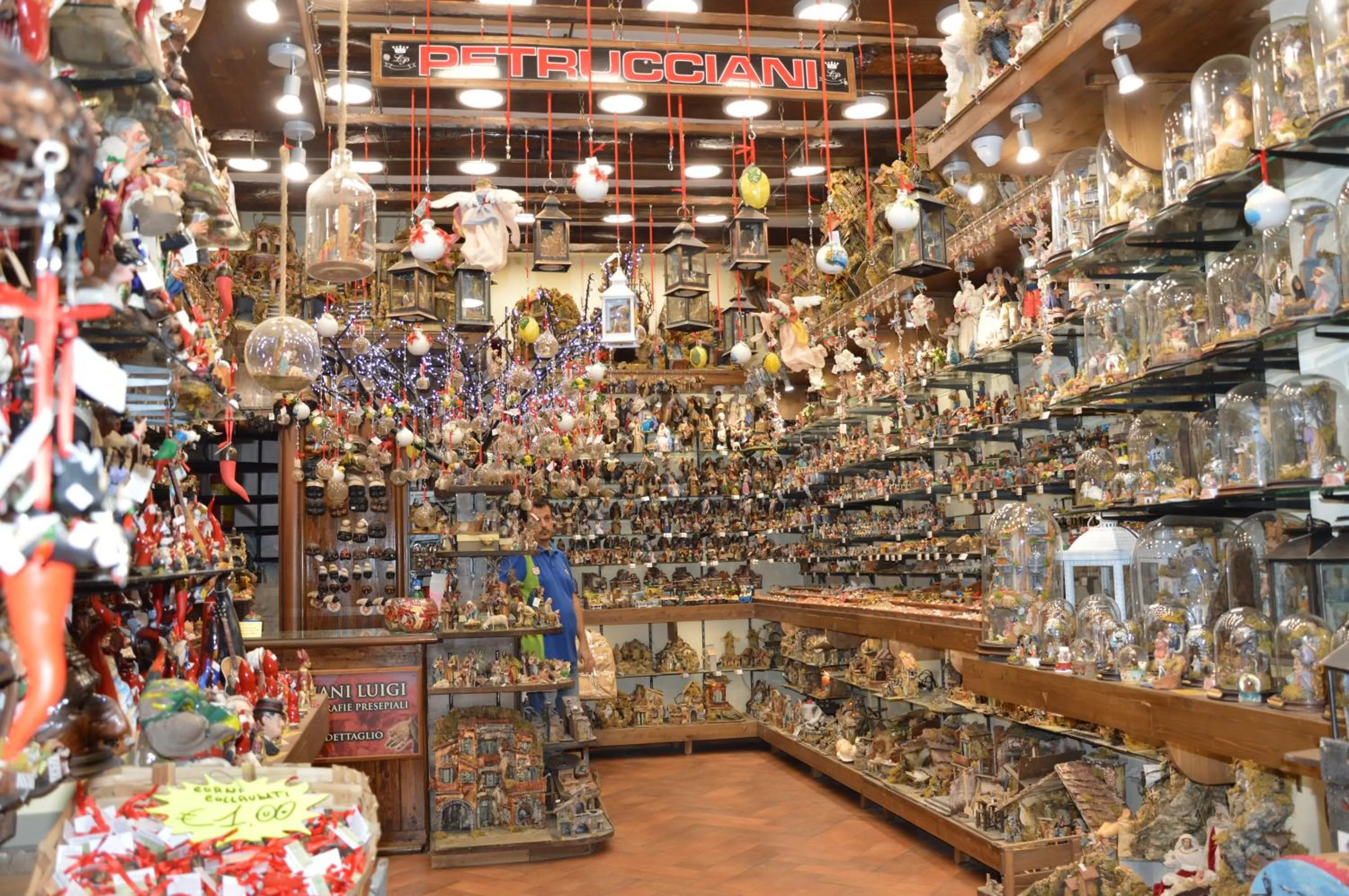 Property building in Duomo View Naples