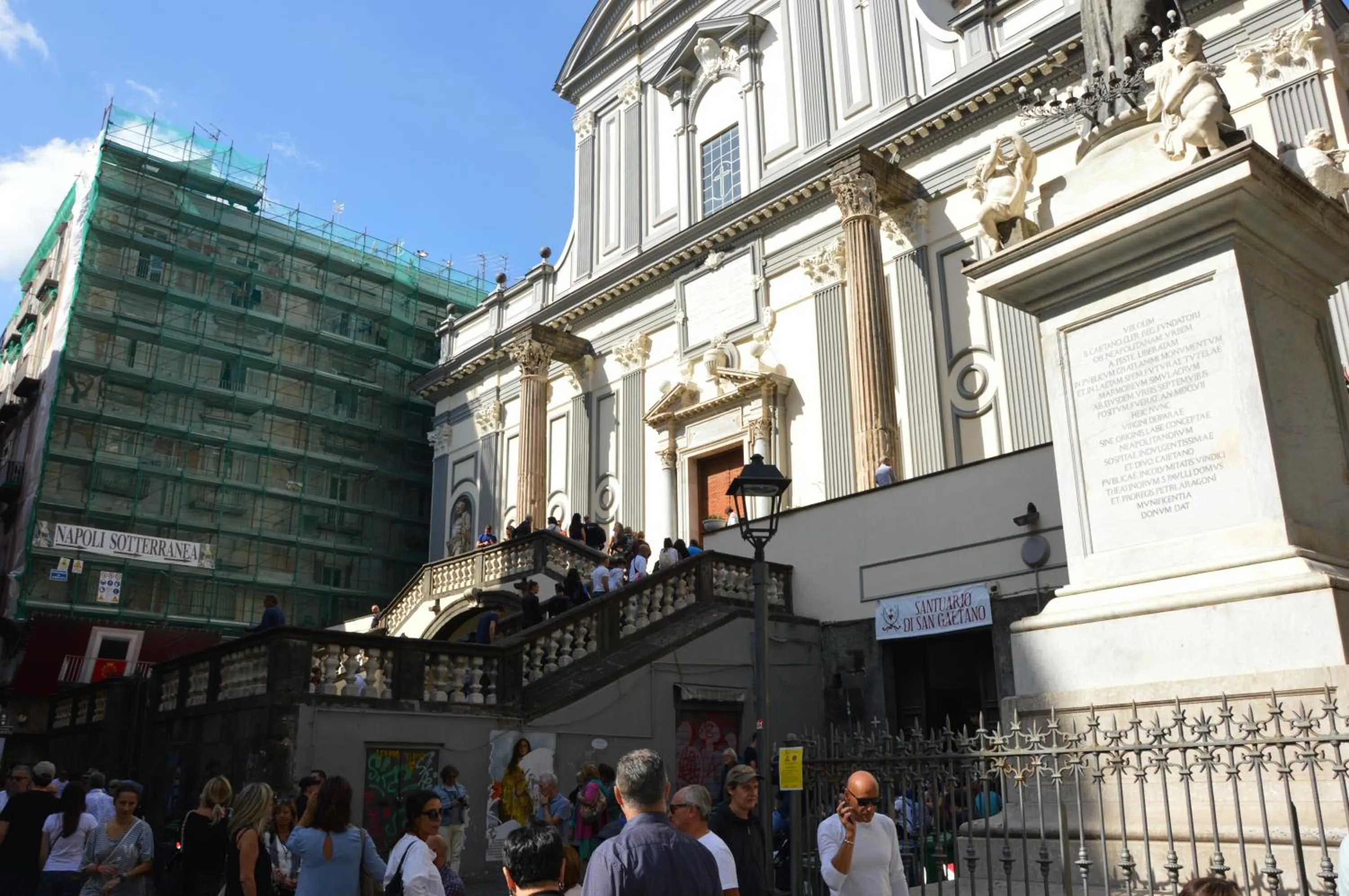 Property building in Duomo View Naples