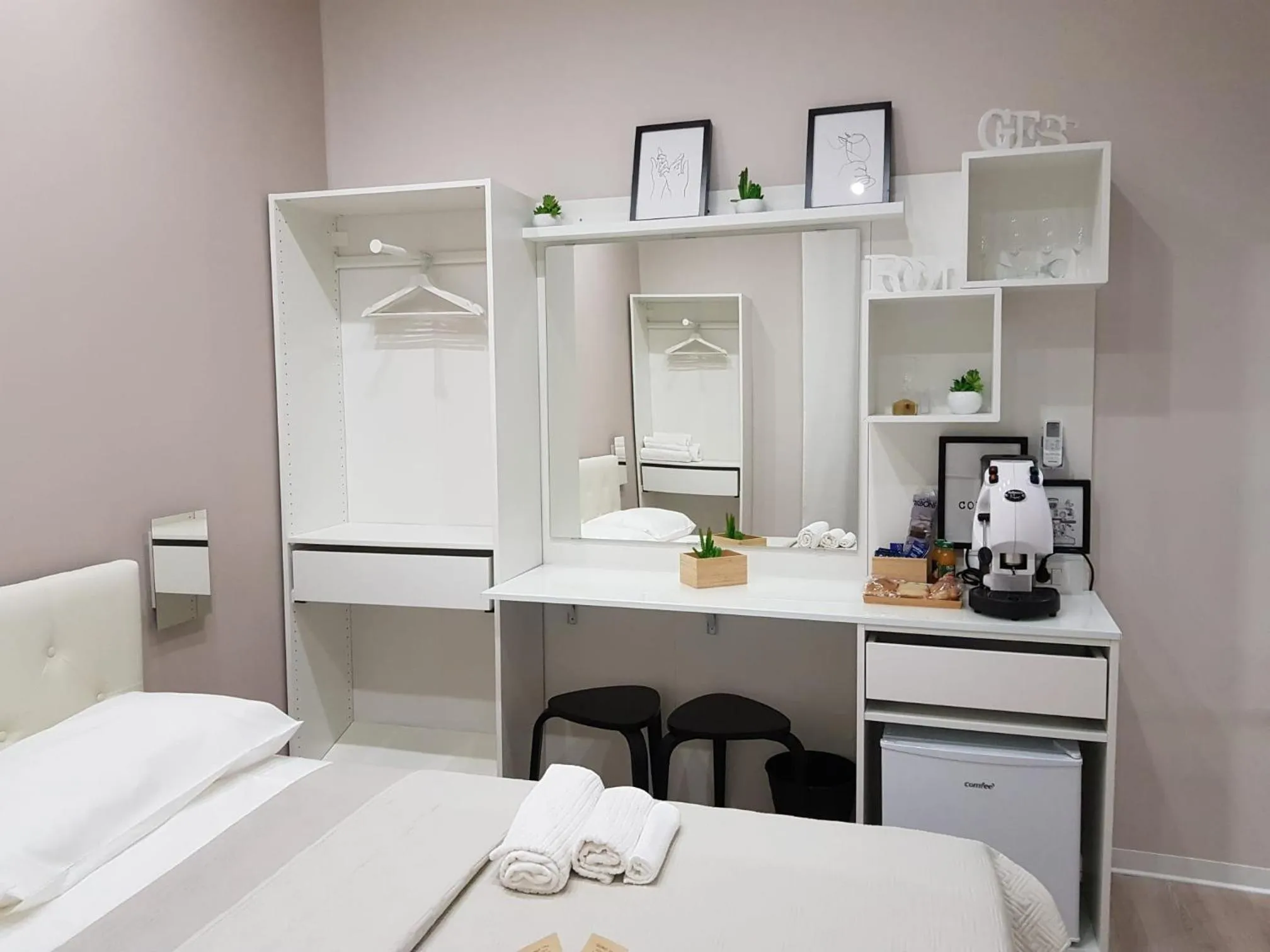 Bed in Duomo View Naples