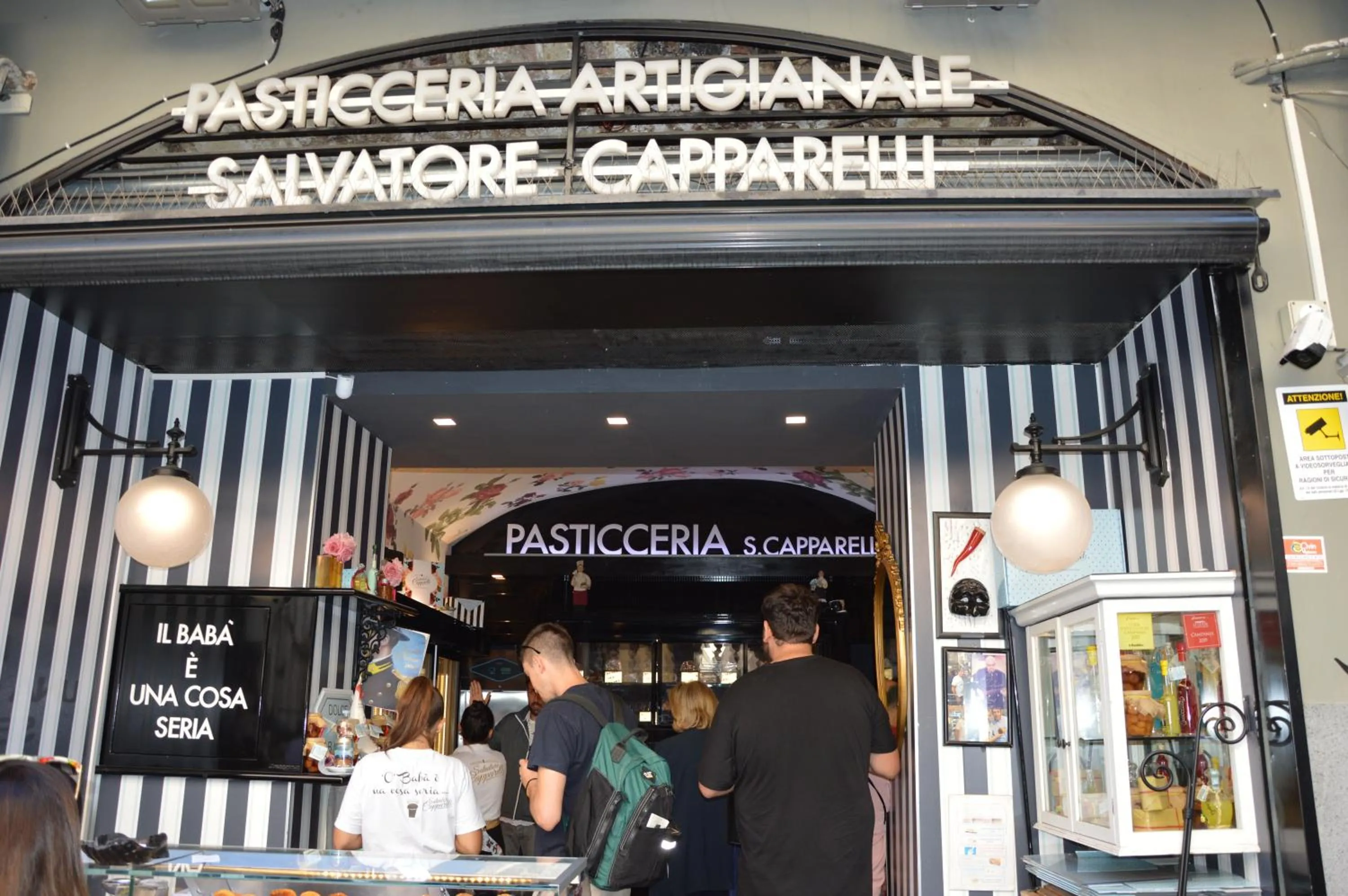 Property building in Duomo View Naples