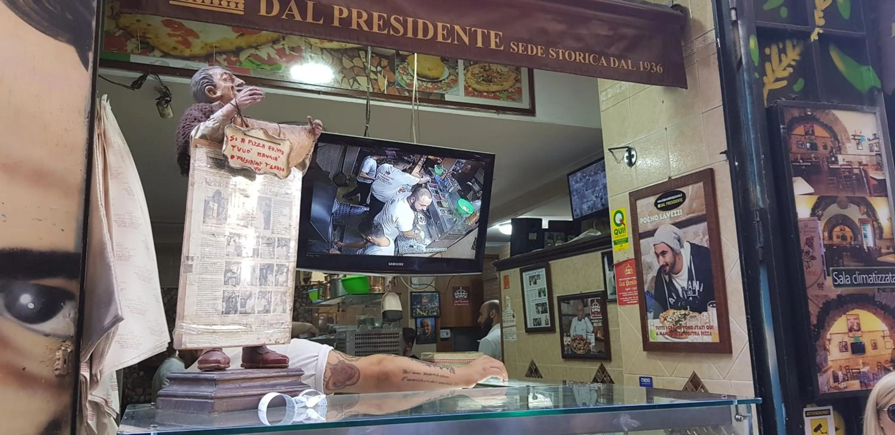 Property building in Duomo View Naples