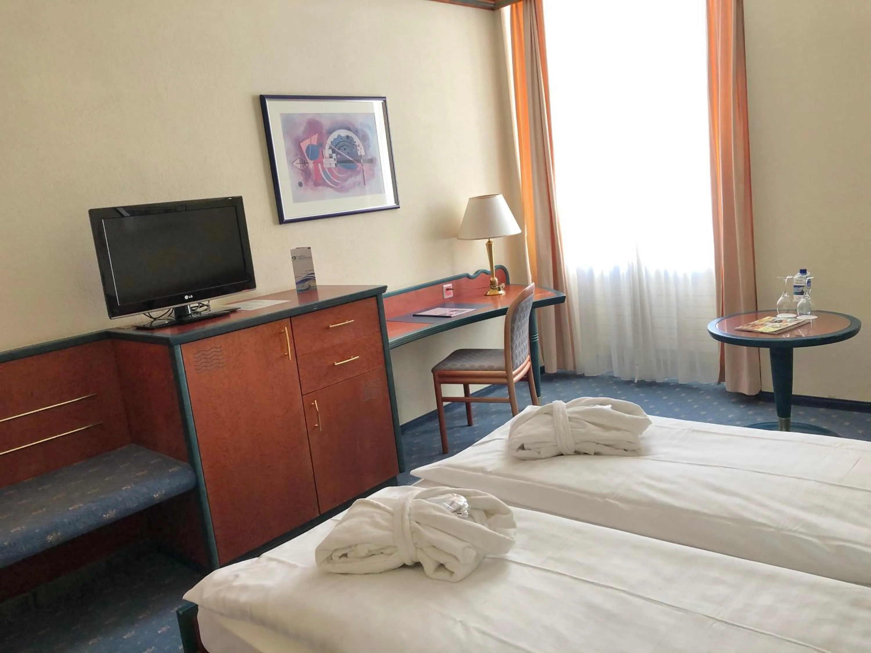 TV and multimedia, Bed in Thermal Hotels & Walliser Alpentherme Leukerbad