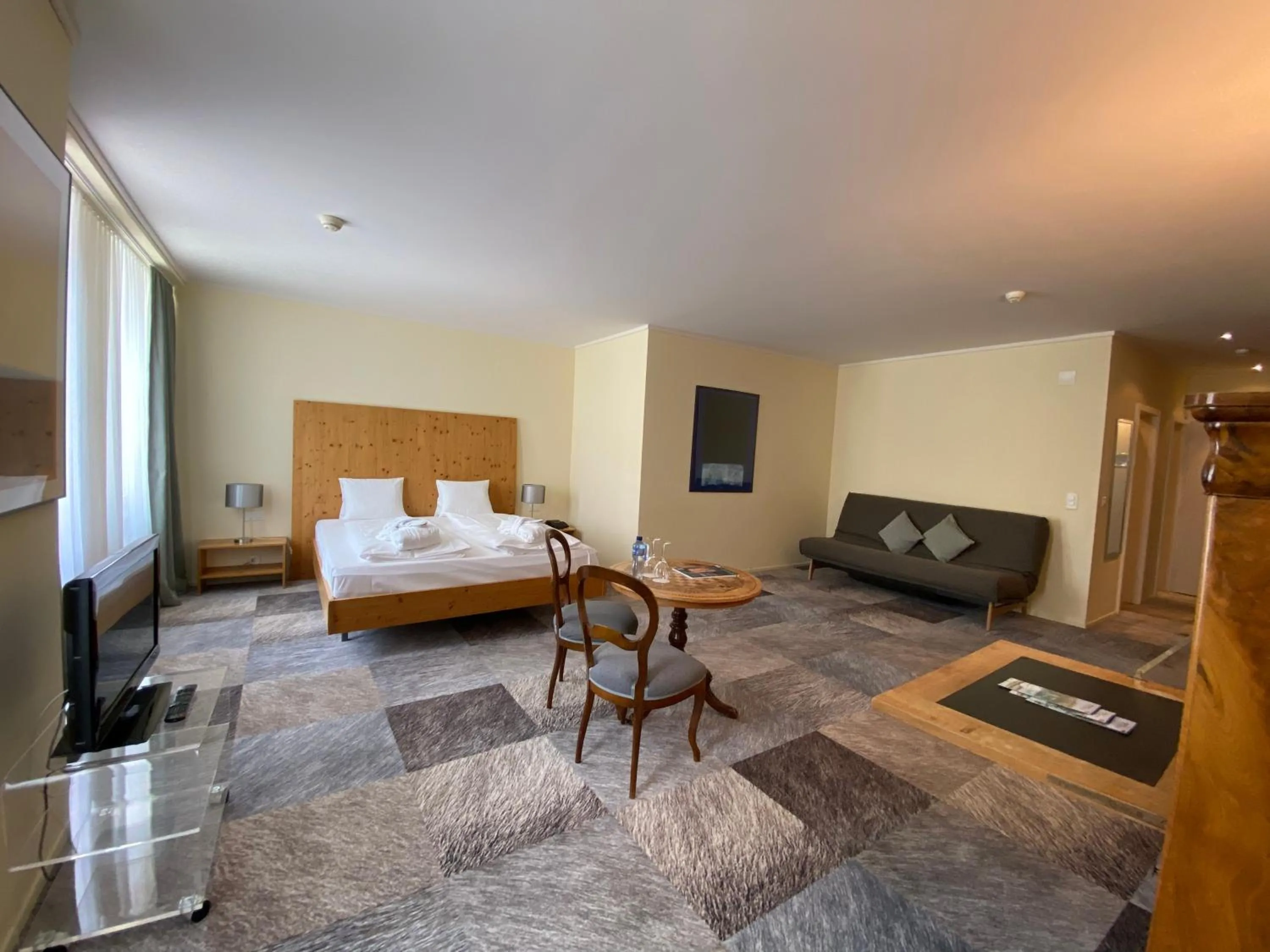 Living room, Bed in Thermal Hotels & Walliser Alpentherme Leukerbad