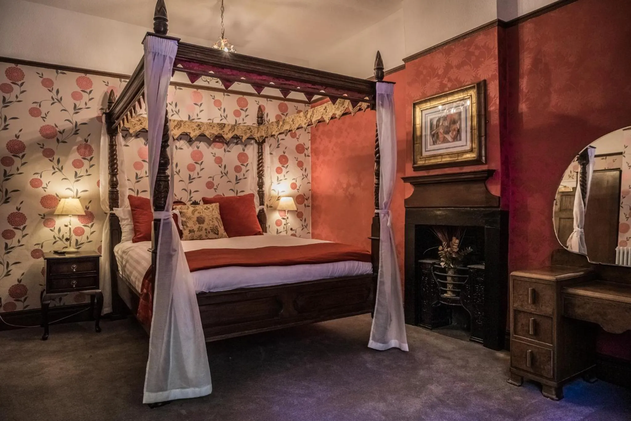 Photo of the whole room, Bed in Shibden Hall View