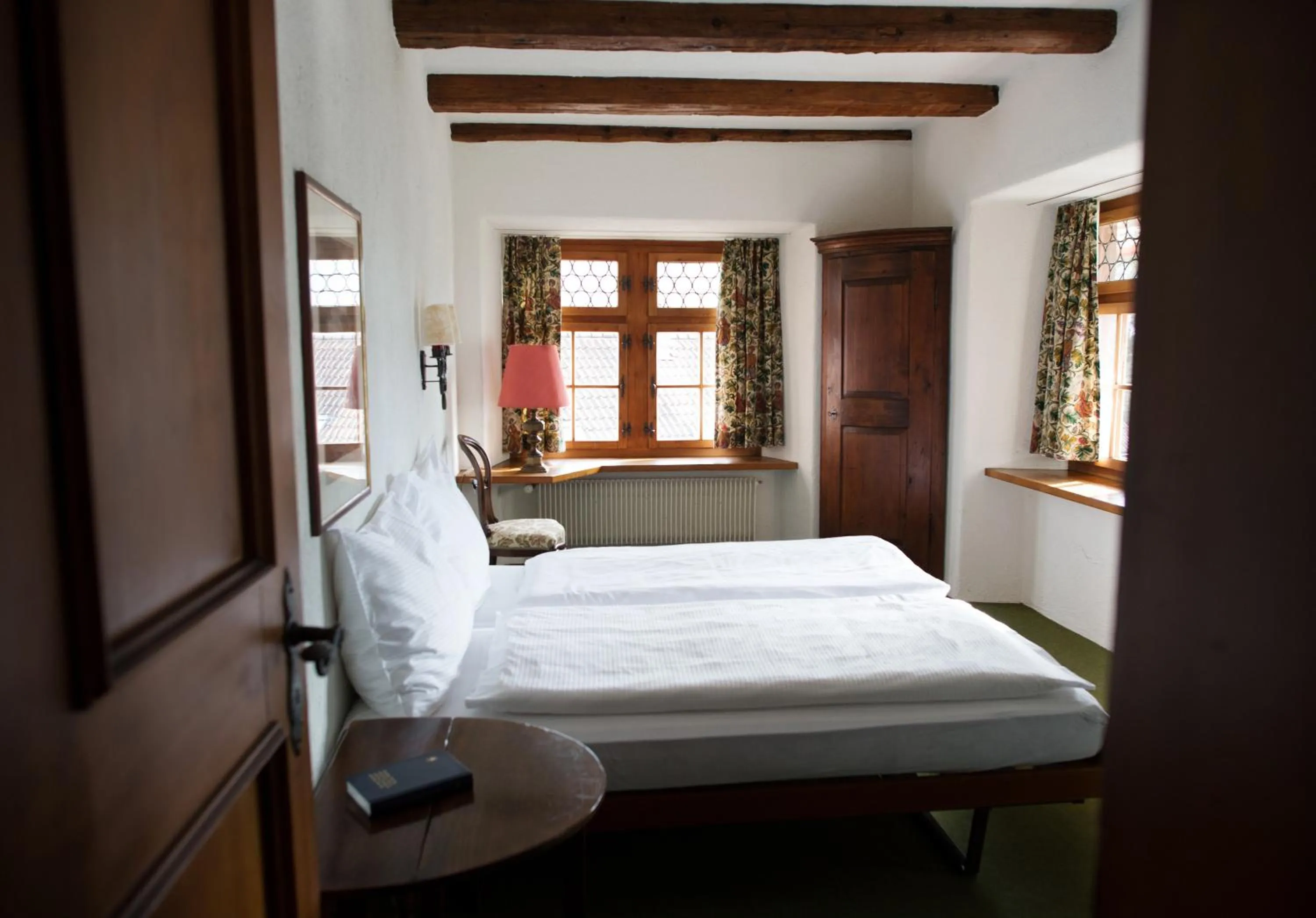 Double Room with Private Bathroom in Flyhof