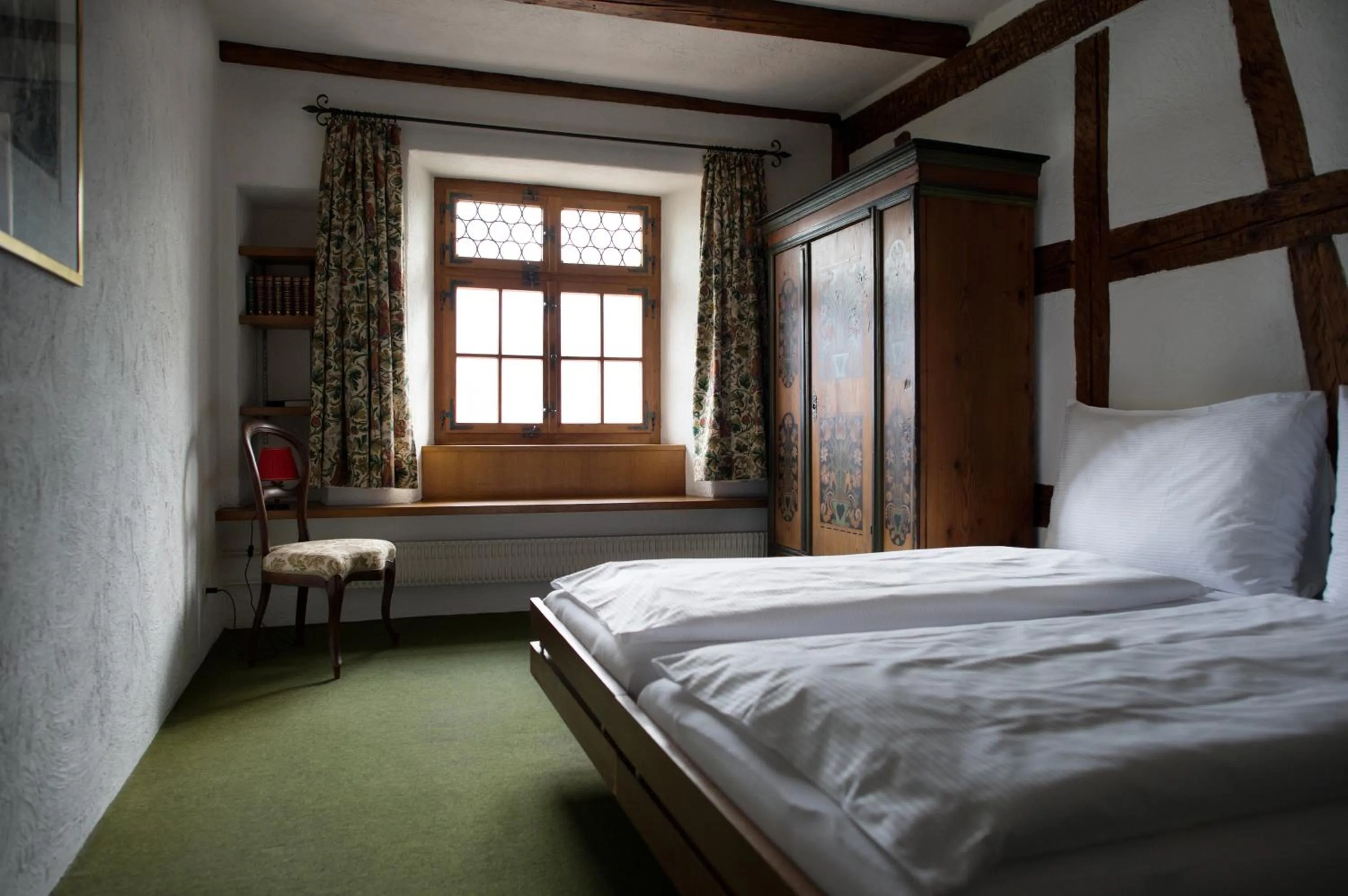 Double Room with Private Shower and Shared Toilet in Flyhof