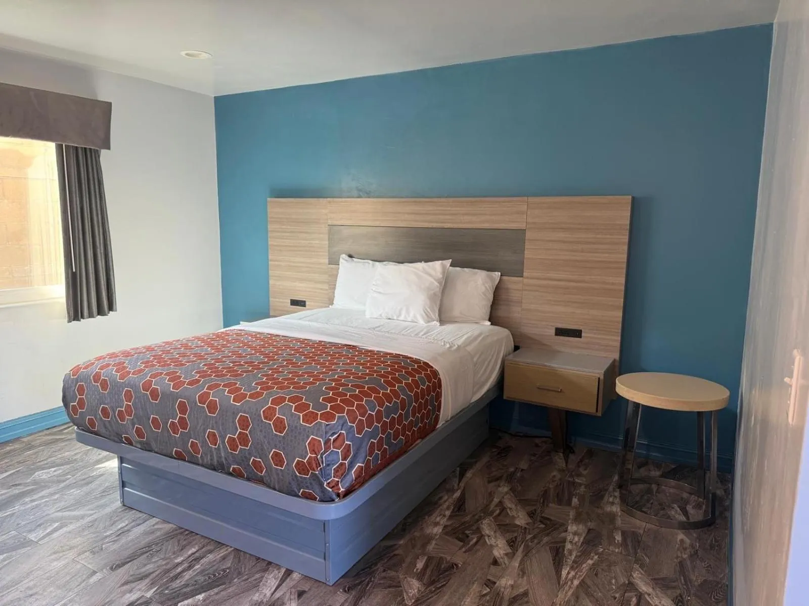 Bedroom, Bed in Travel Inn Motel