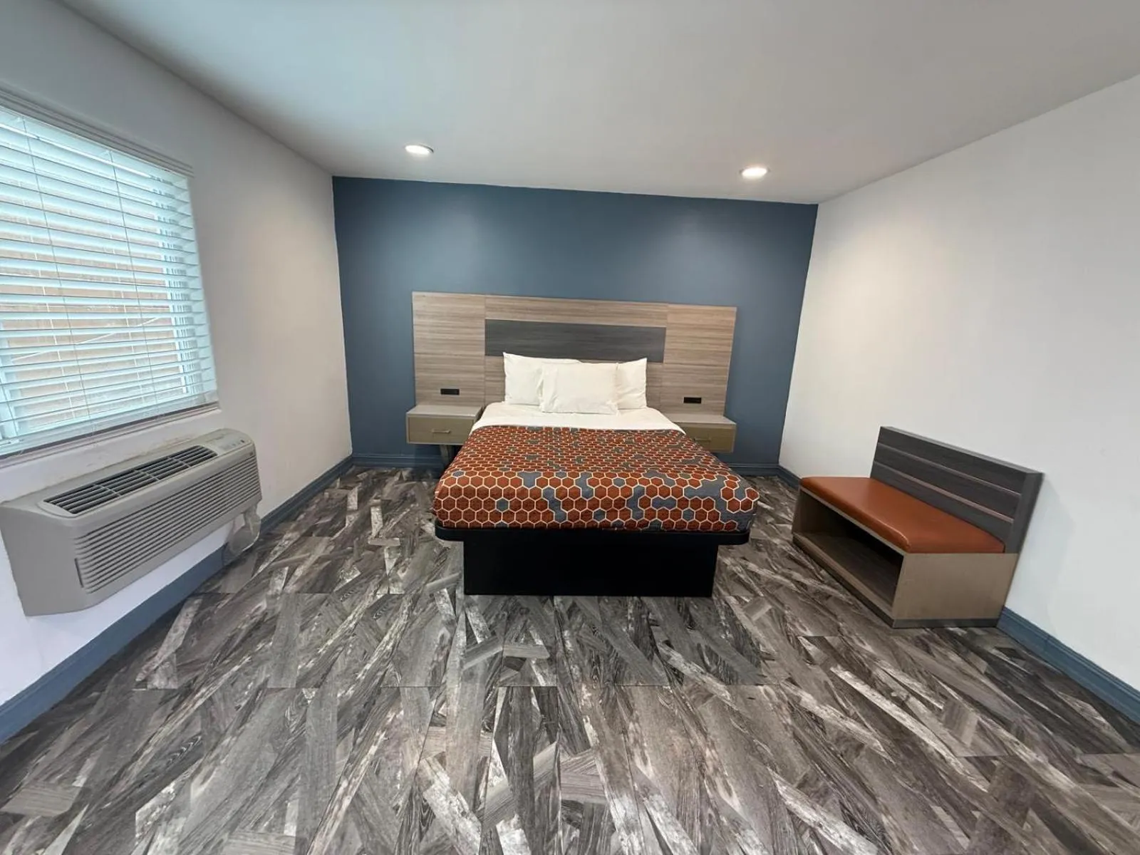 Photo of the whole room, Bed in Travel Inn Motel