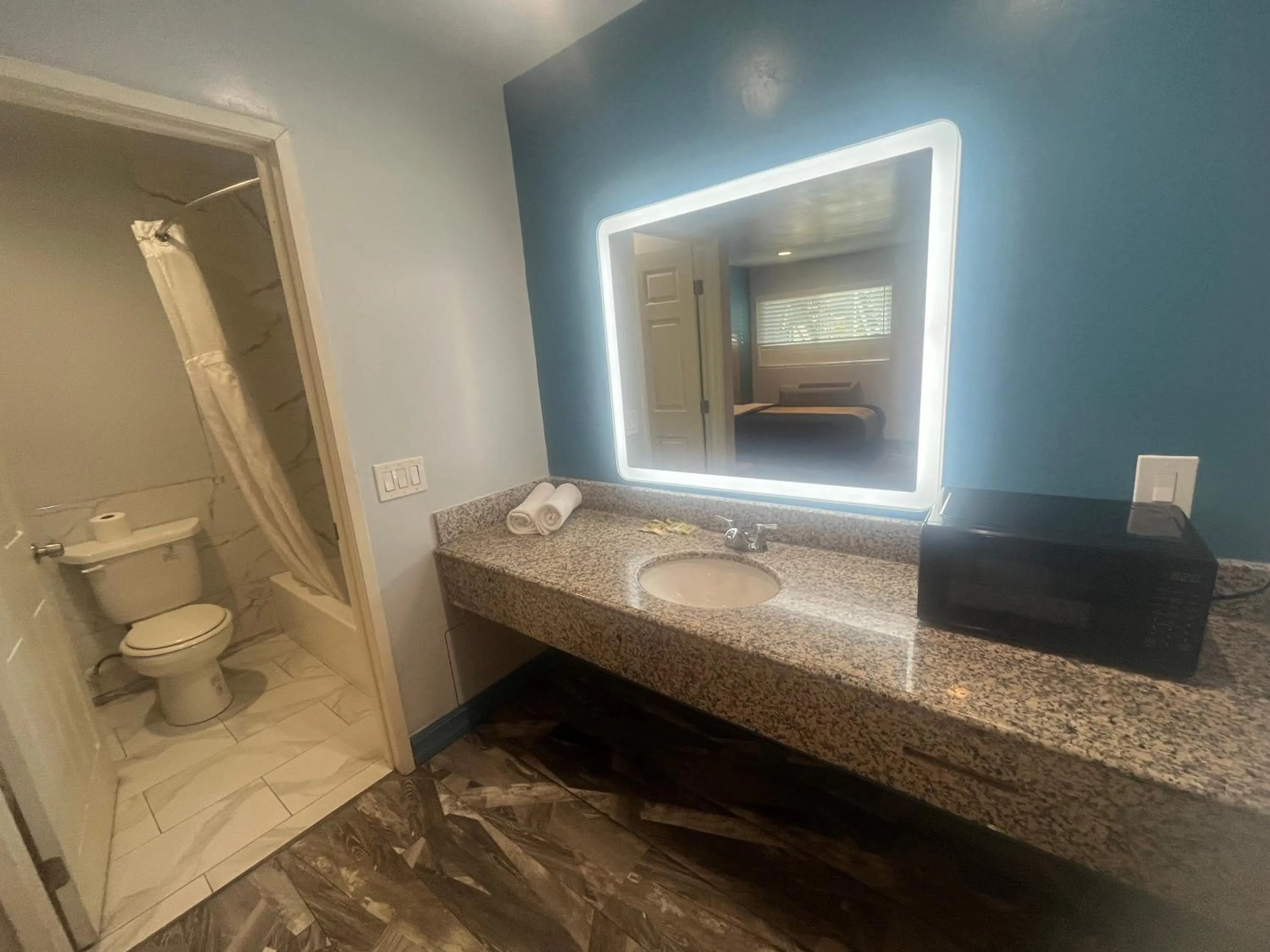 Bath in Travel Inn Motel